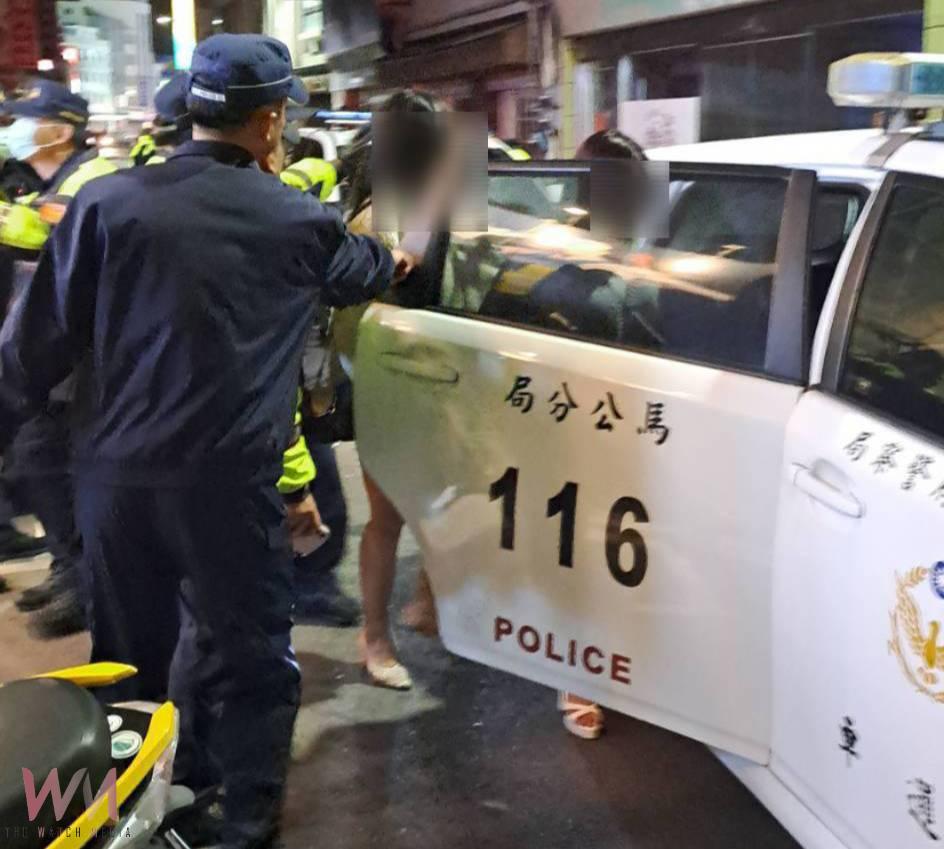 卡拉OK包廂藏密室 馬公警臨檢查獲多名非法外籍女  - https://www.watchmedia01.com