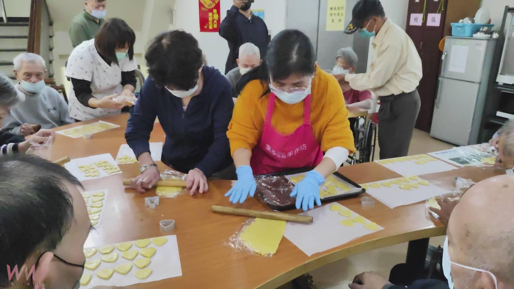 （有影片）／彰化榮家長輩手作餅乾體驗　活動增進八身心靈療癒與情感交流 - https://www.watchmedia01.com