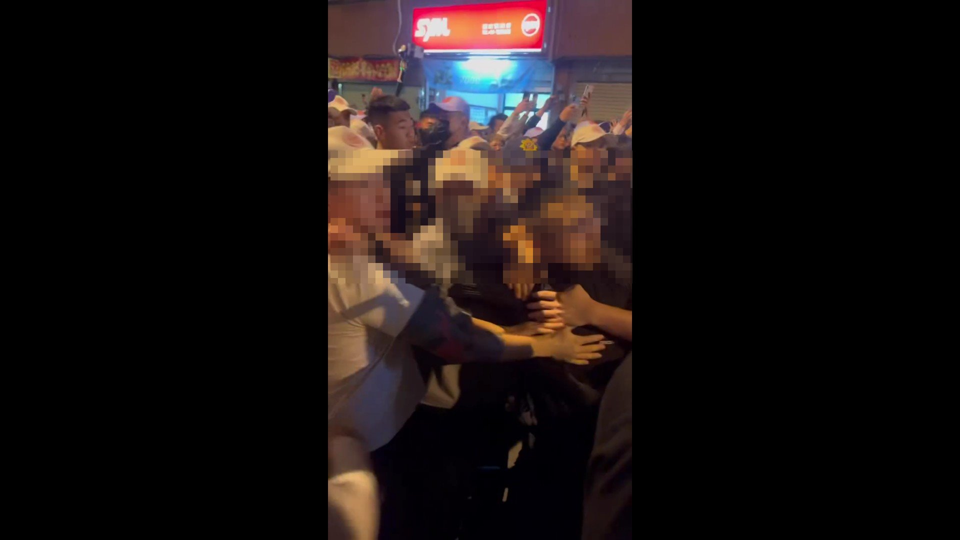 醉拳上場！大甲媽彰化遶境衝突  兩酒醉男子與娘傘組推擠 - https://www.watchmedia01.com