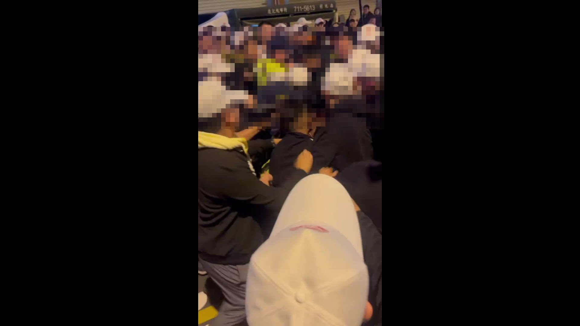 醉拳上場！大甲媽彰化遶境衝突  兩酒醉男子與娘傘組推擠 - https://www.watchmedia01.com