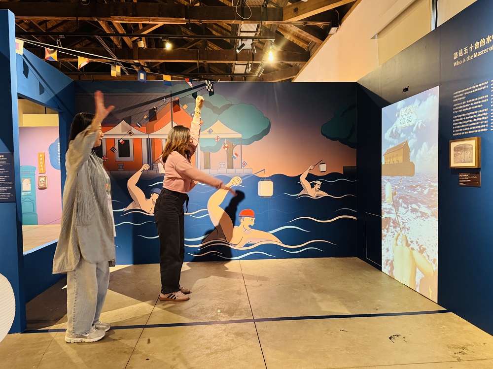 《淡水稅關五十會特展》提燈游泳「金促咪」　一根指頭玩撞球 - https://www.watchmedia01.com