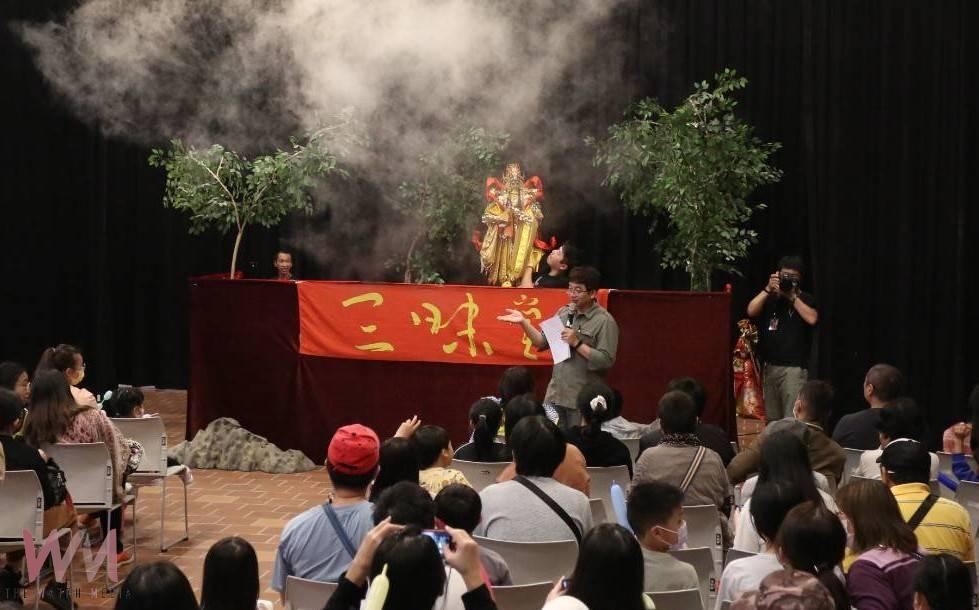 神尊參觀自己展覽！　三昧堂與五通宮創新合作蹦火花 - https://www.watchmedia01.com