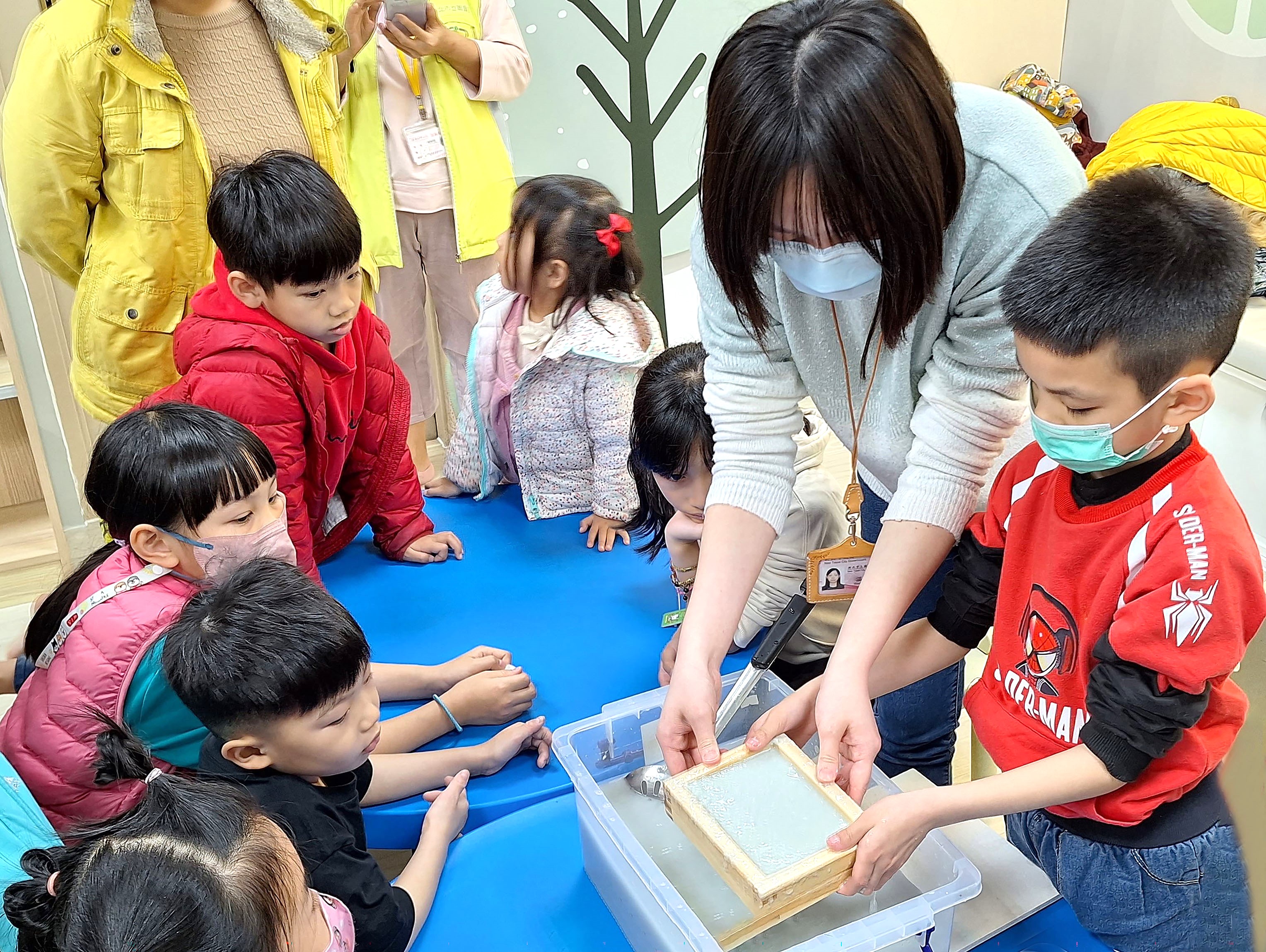 422愛地球!蘆洲集賢分館「手創空間」借書免費體驗手抄紙DIY - https://www.watchmedia01.com
