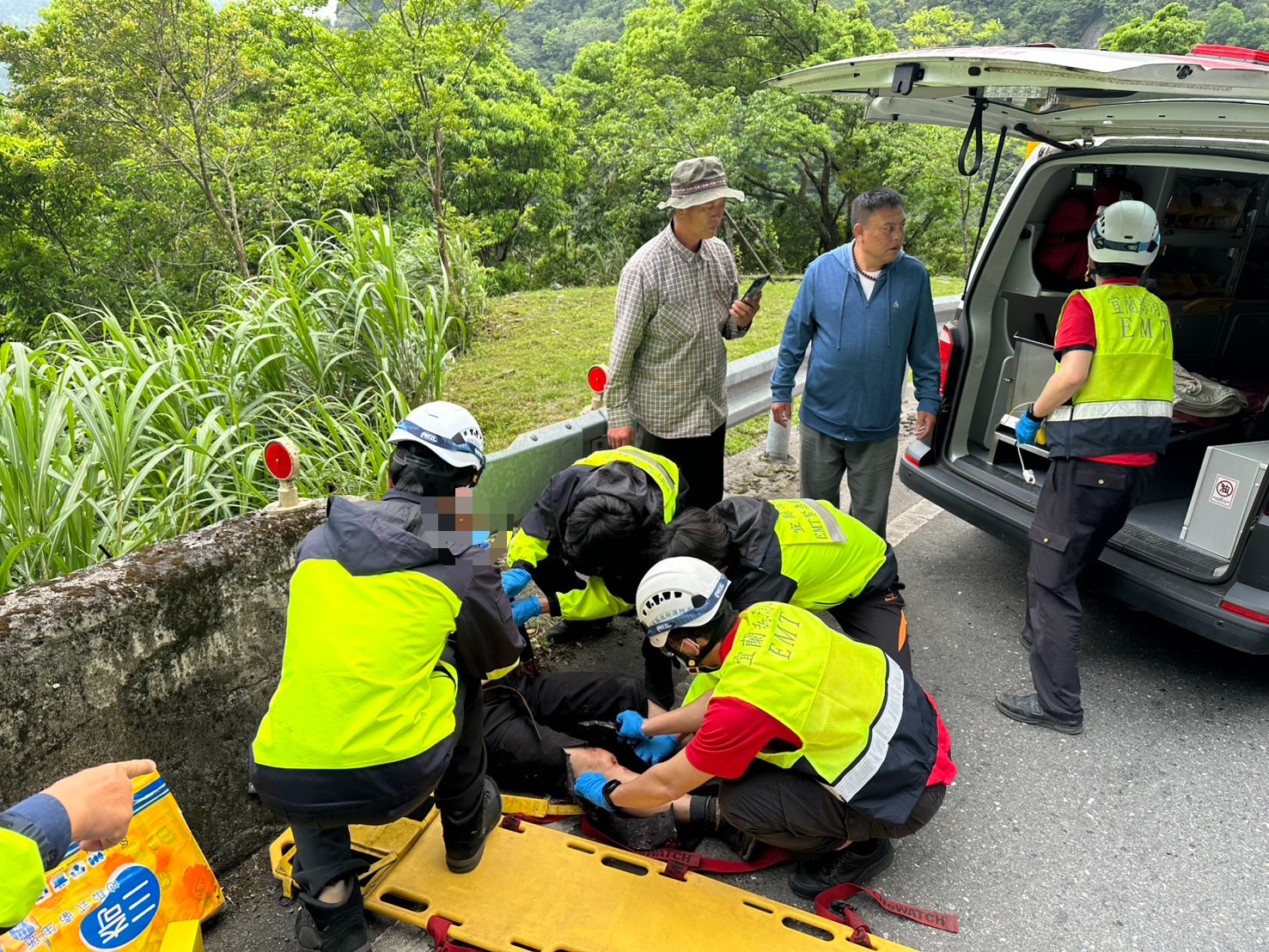 台七甲落石擊中車輛 副駕OHCA駕駛受困 - https://www.watchmedia01.com