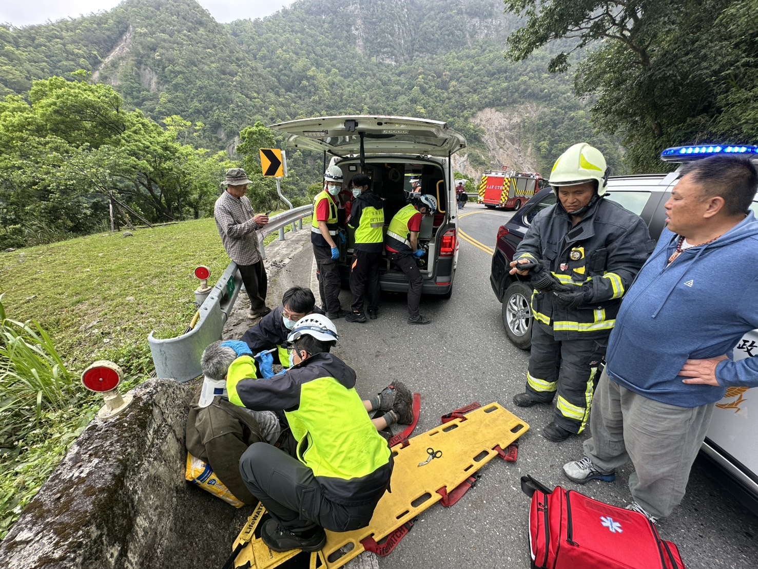 台七甲落石擊中車輛 副駕OHCA駕駛受困 - https://www.watchmedia01.com