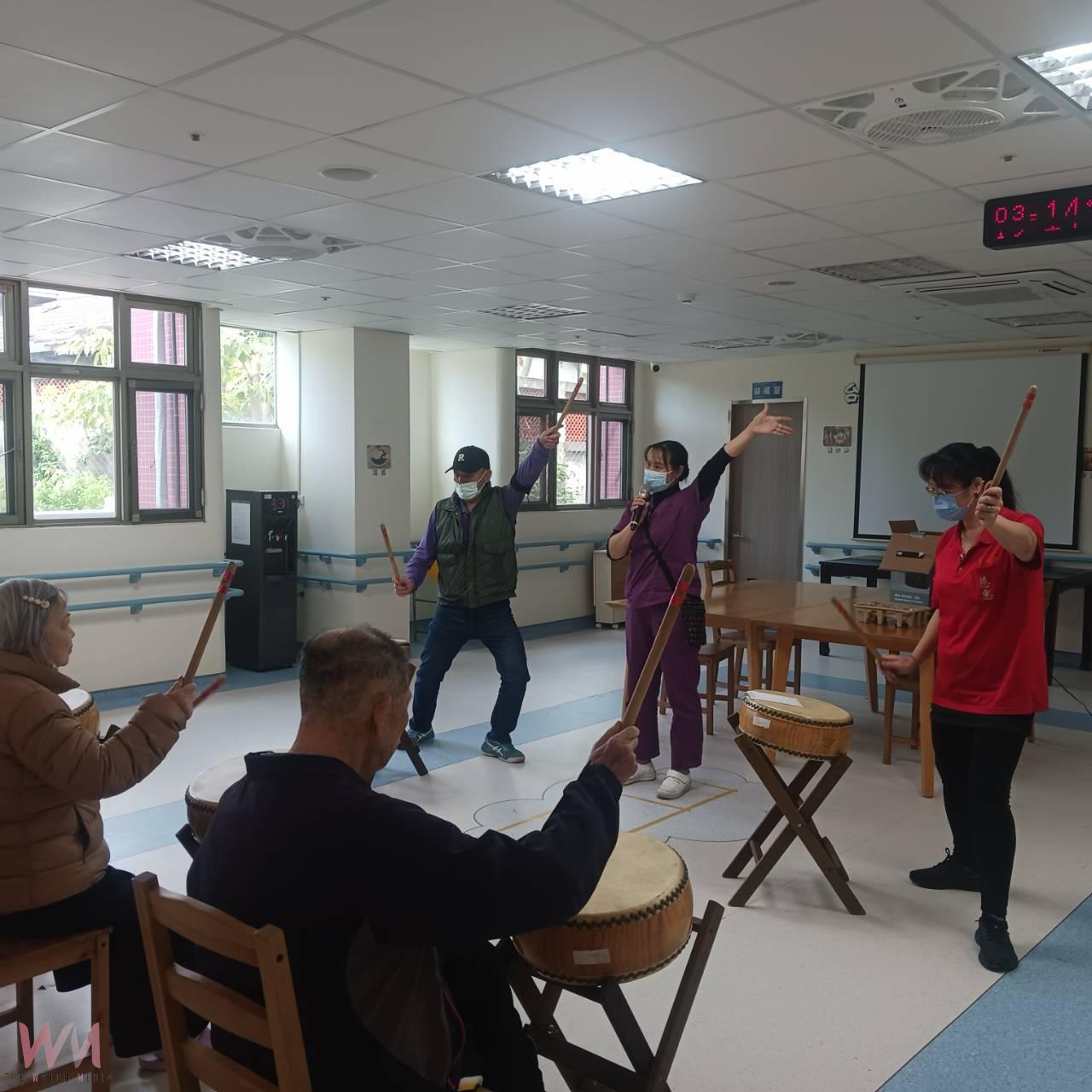 （有影片）／彰化榮家組樂齡打鼓隊  鼓勵失智住民打破框架展生命力 - https://www.watchmedia01.com