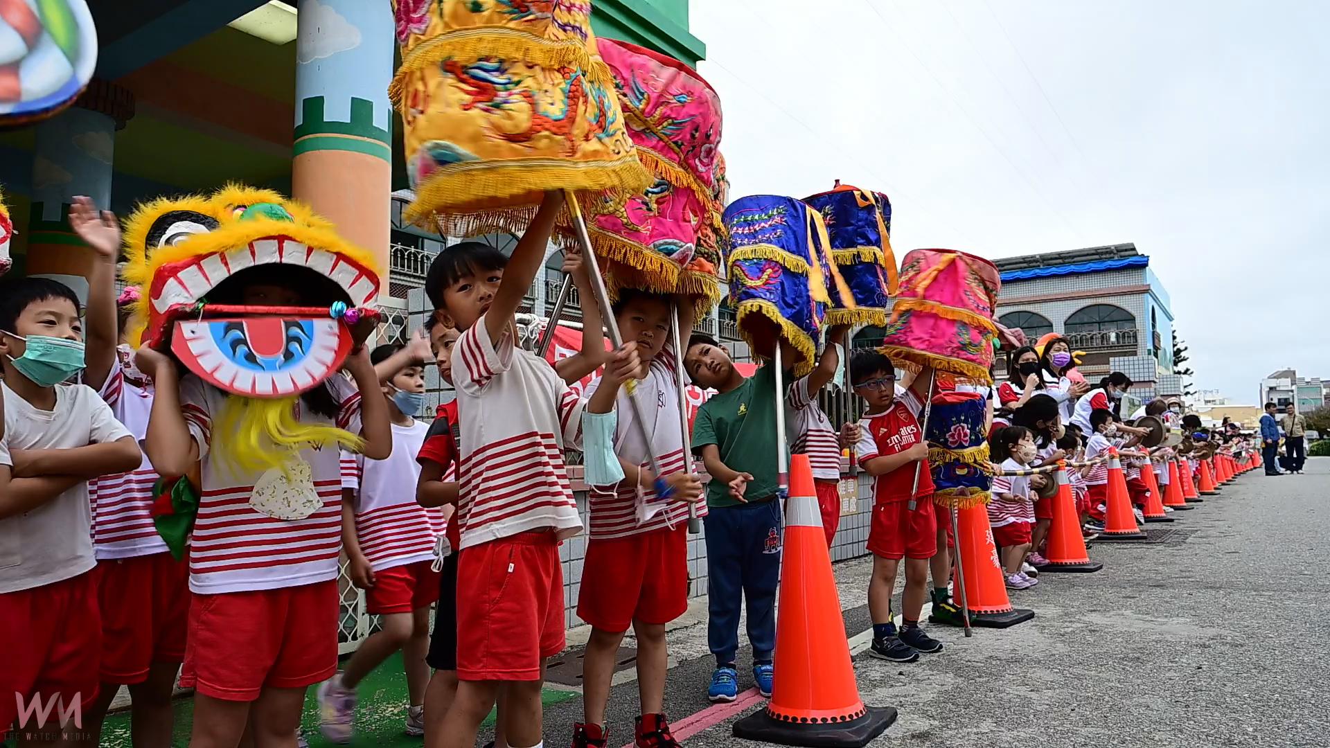 城隍神轎駐駕馬公市公所 幼兒學童敲鑼打鼓迎城隍 - https://www.watchmedia01.com