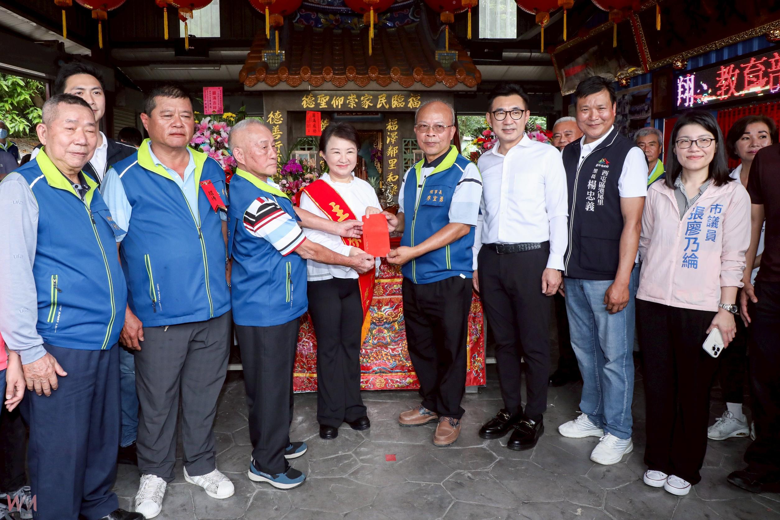 百年港尾永興福德祠廟地回歸法人名　盧秀燕贈匾「百年福德正神」祝賀 - https://www.watchmedia01.com