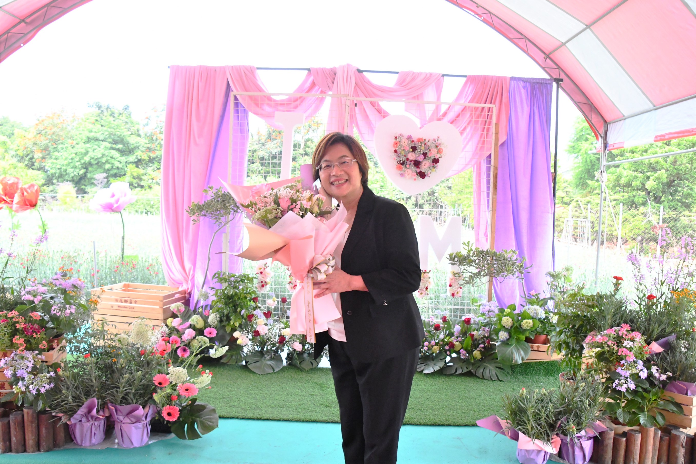 氣候異常致康乃馨減產2成 田尾花農籲民眾母親節提早買花 - https://www.watchmedia01.com