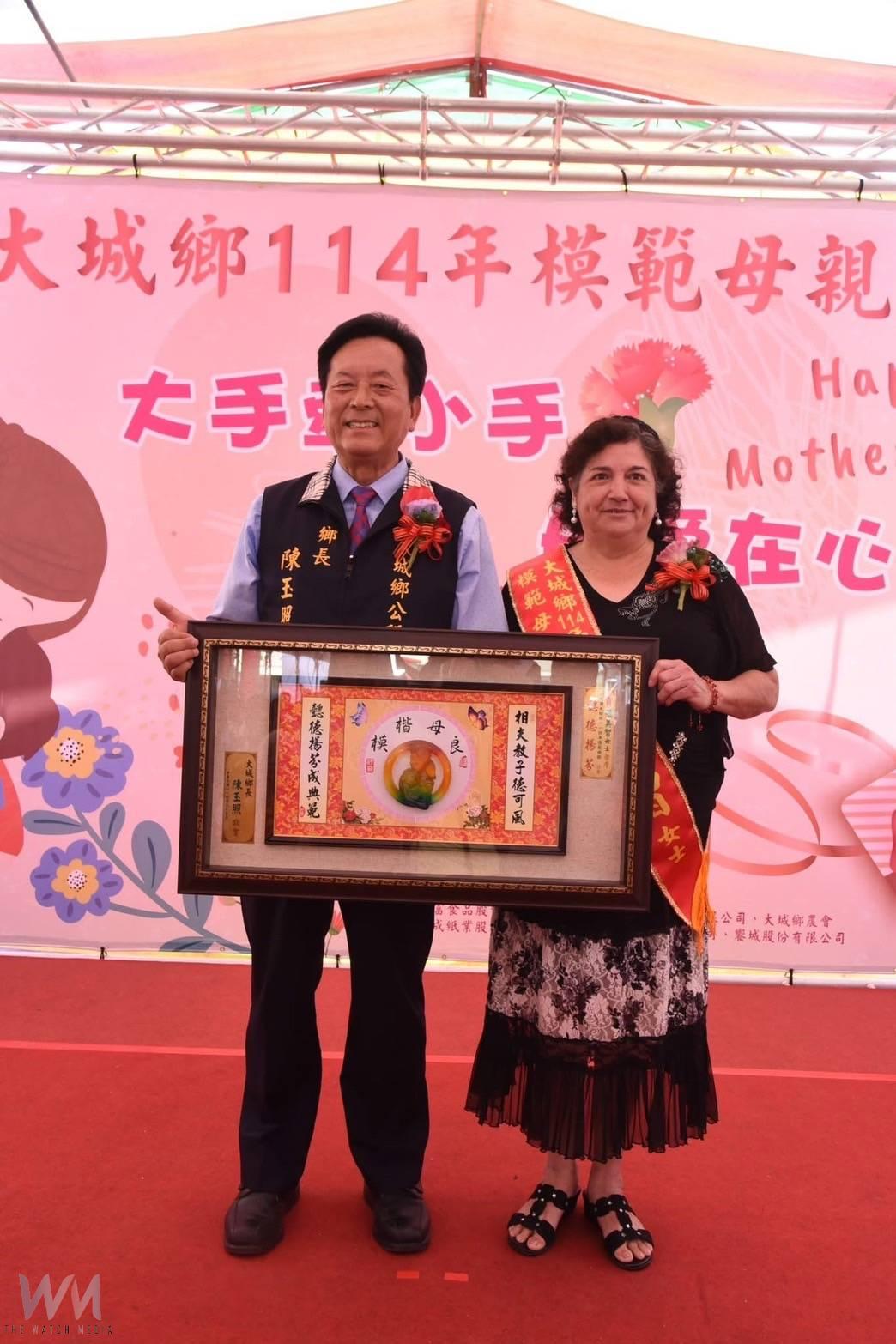 萬安宮廟婆羅美智獲選模範母親 成為新住民融入台灣的感人縮影 - https://www.watchmedia01.com