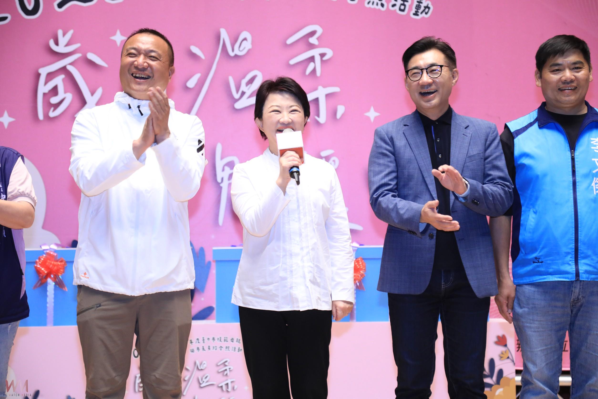表達最高敬意！盧秀燕與百位模範母親有約　感謝「超人媽媽們」守護家庭 - https://www.watchmedia01.com