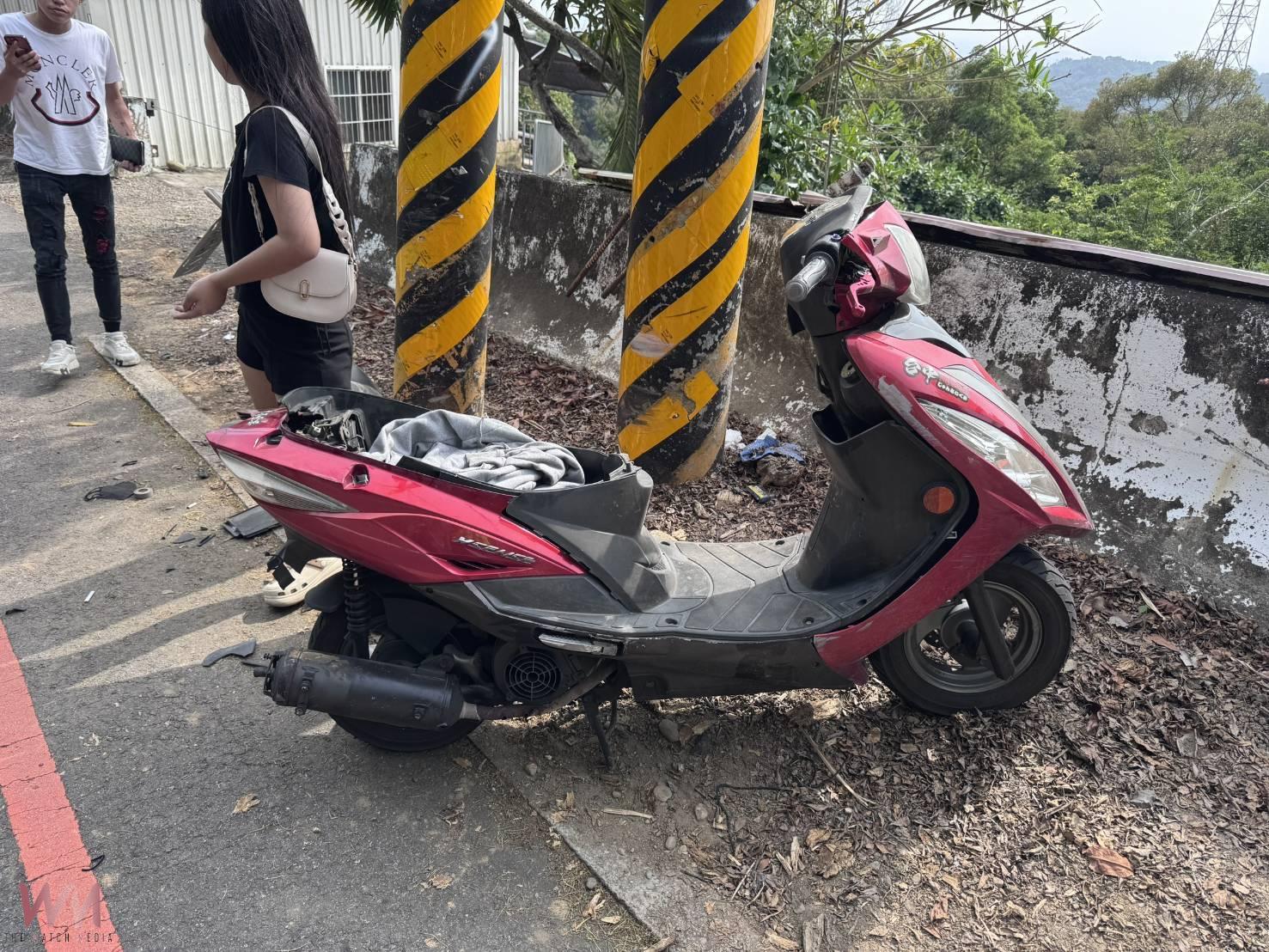 又撞同一根電桿！16歲少年139線過彎失控慘摔　竟是無照駕駛 - https://www.watchmedia01.com