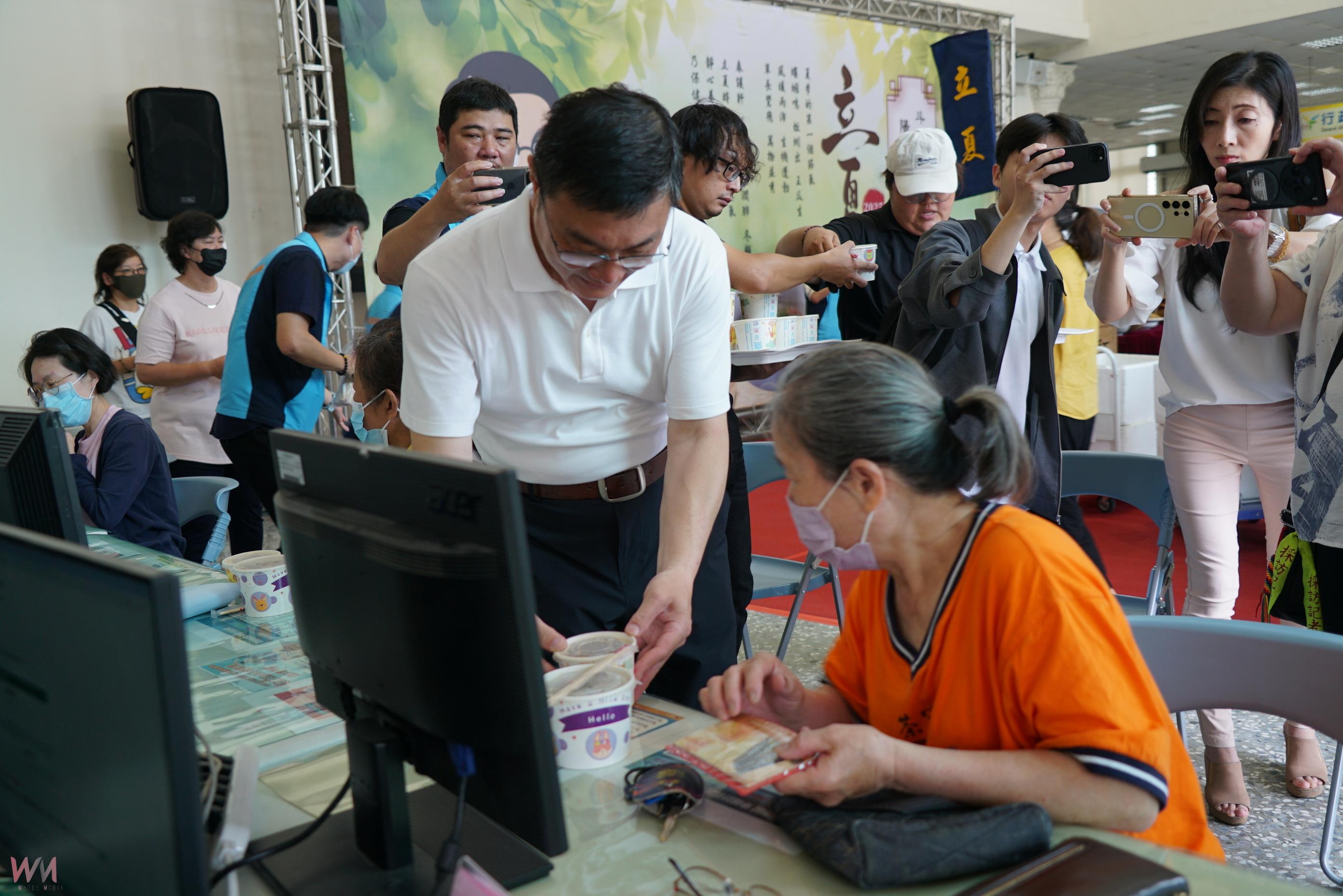 （有影片）／傳承文化味！鹿港舉行「立夏吃夏麵」活動　鄉親齊聚品瓠仔麵 - https://www.watchmedia01.com