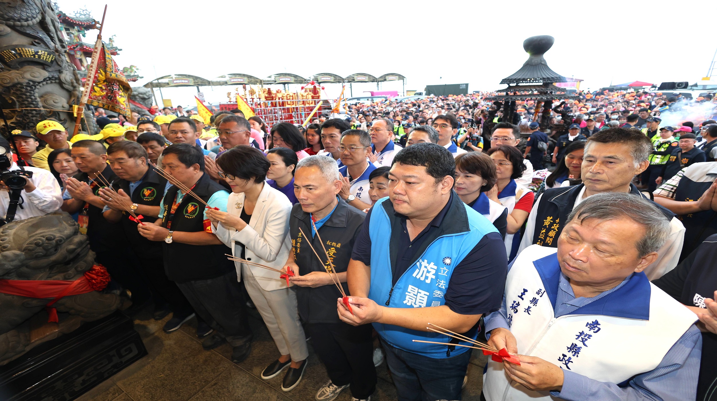 200年來第一次蒞臨南投縣的白沙屯媽祖駐駕受天宮許淑華縣長一早獻花送駕 - https://www.watchmedia01.com