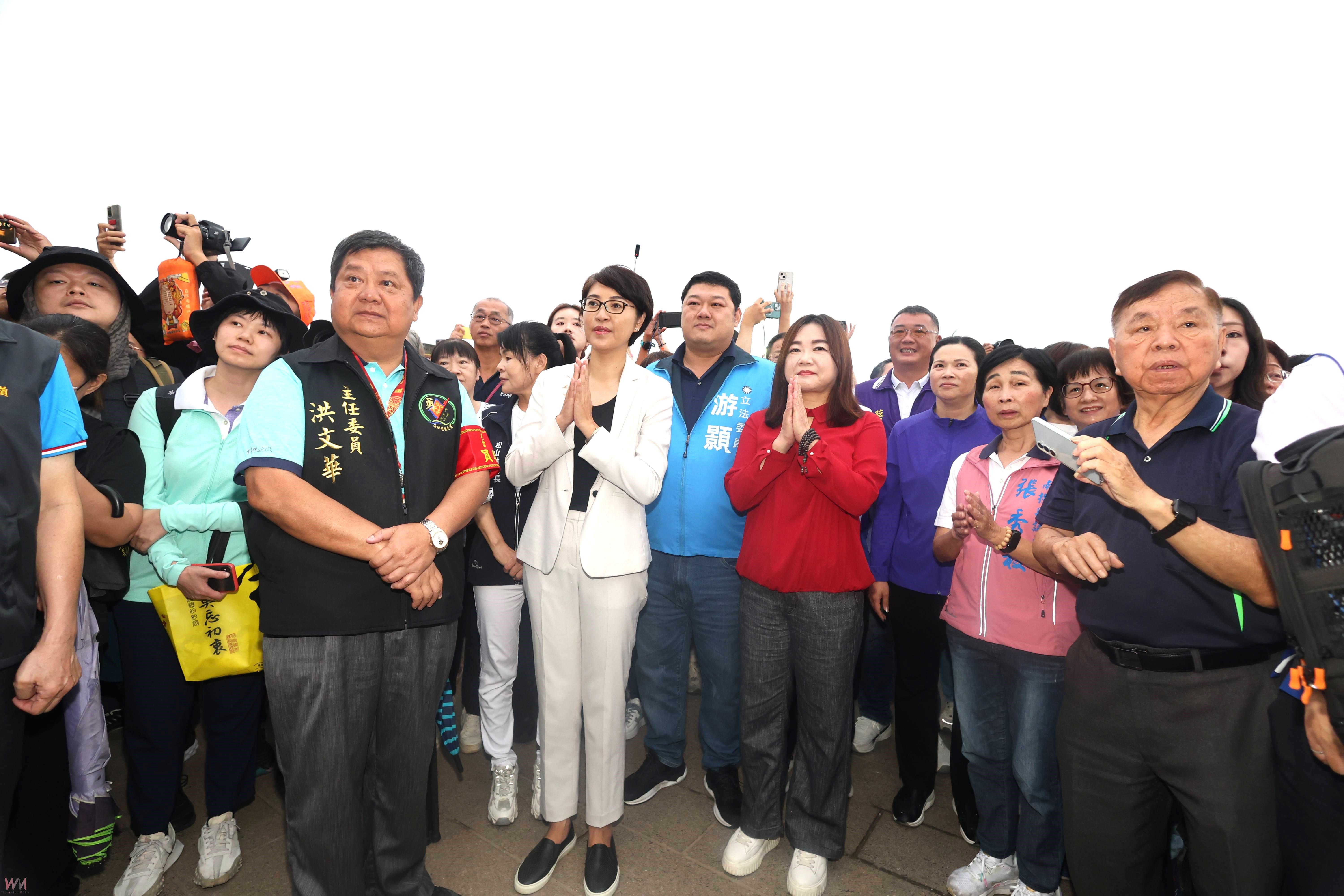200年來第一次蒞臨南投縣的白沙屯媽祖駐駕受天宮許淑華縣長一早獻花送駕 - https://www.watchmedia01.com