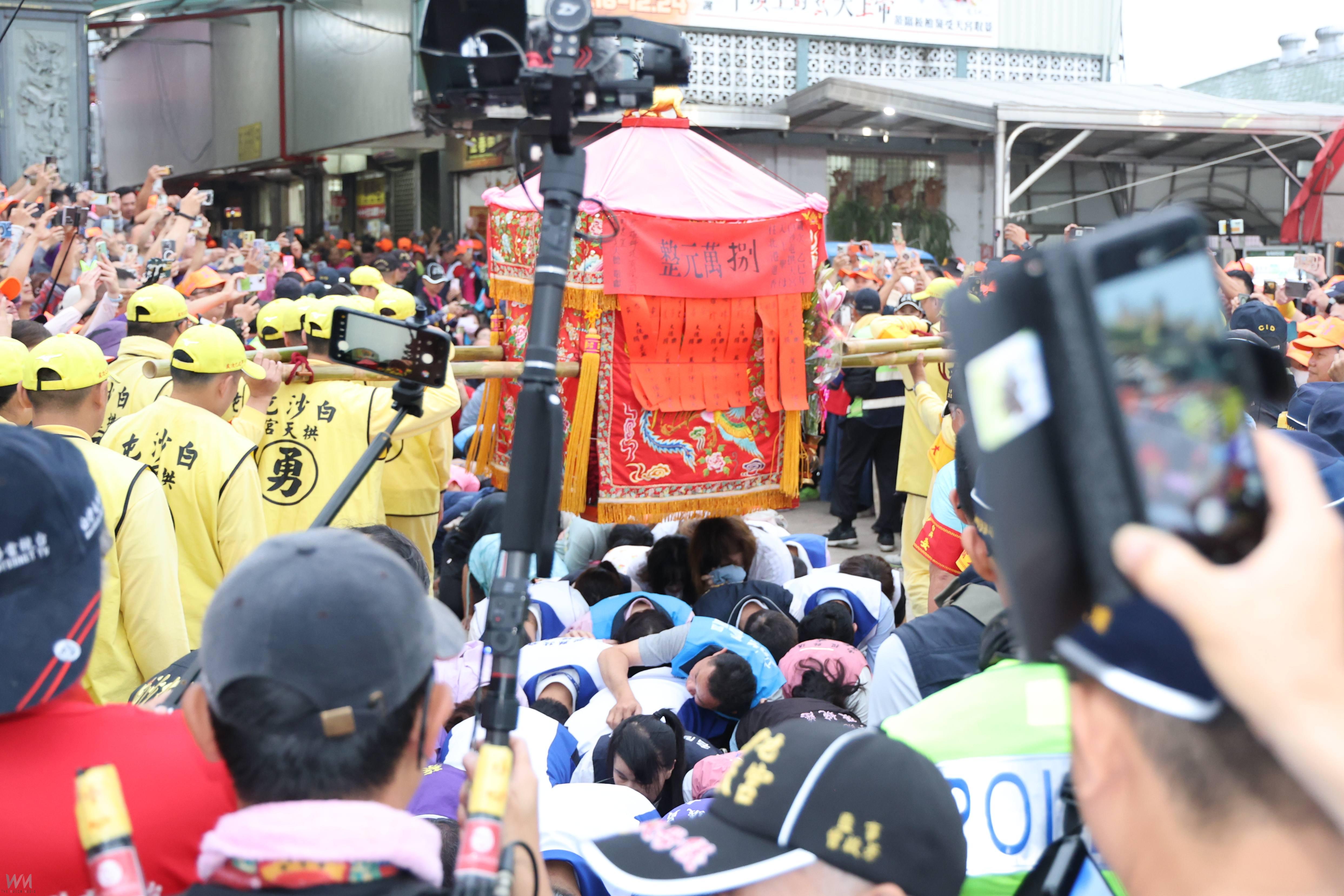 200年來第一次蒞臨南投縣的白沙屯媽祖駐駕受天宮許淑華縣長一早獻花送駕 - https://www.watchmedia01.com