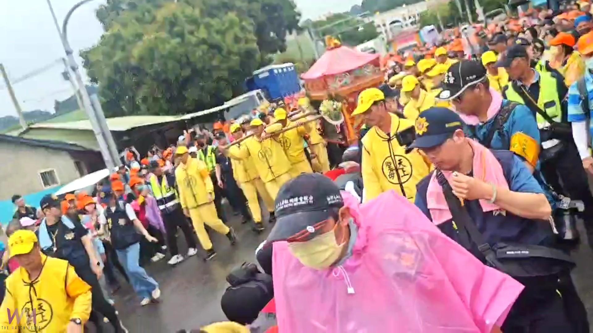 (有影片)/媽祖來了!粉紅超跑駐足彰化榮家 長輩虔誠迎媽祖 - https://www.watchmedia01.com