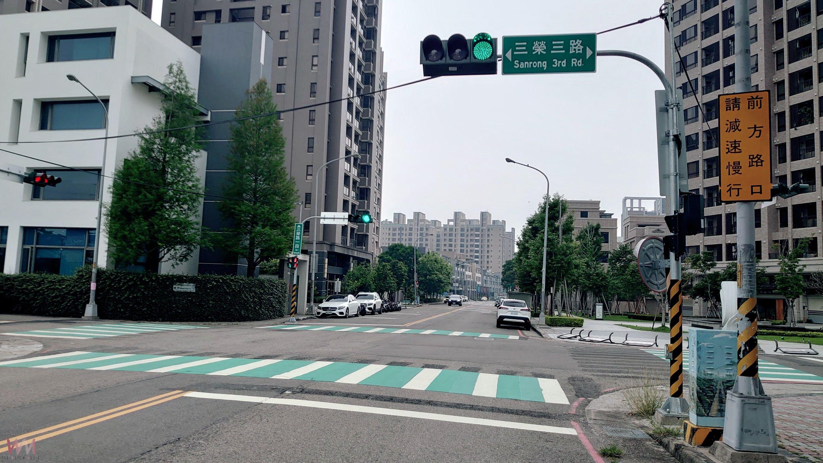 提升夜間穿越路口安全 中市交通局:546處閃光號誌改為紅黃綠三色 - https://www.watchmedia01.com