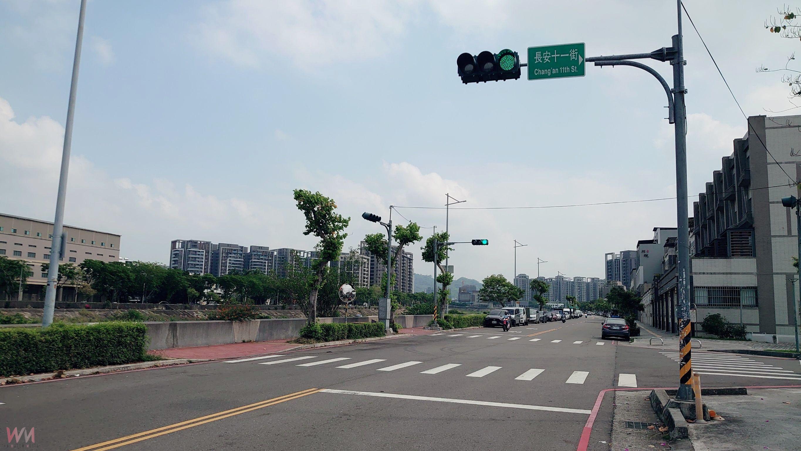 提升夜間穿越路口安全 中市交通局:546處閃光號誌改為紅黃綠三色 - https://www.watchmedia01.com