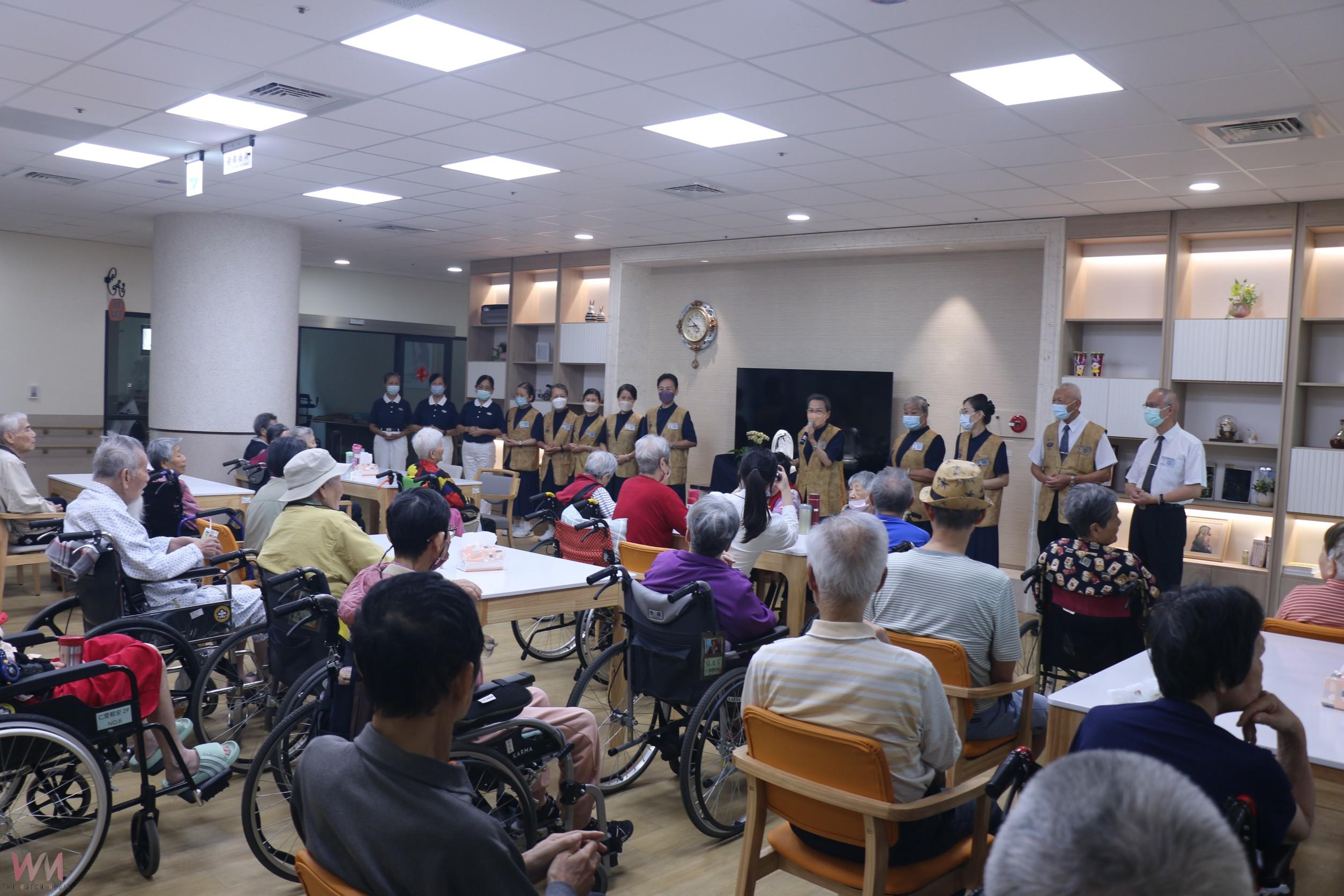 慈濟醫療台中市立仁愛長照機構首次浴佛　住民長輩感動流淚 - https://www.watchmedia01.com