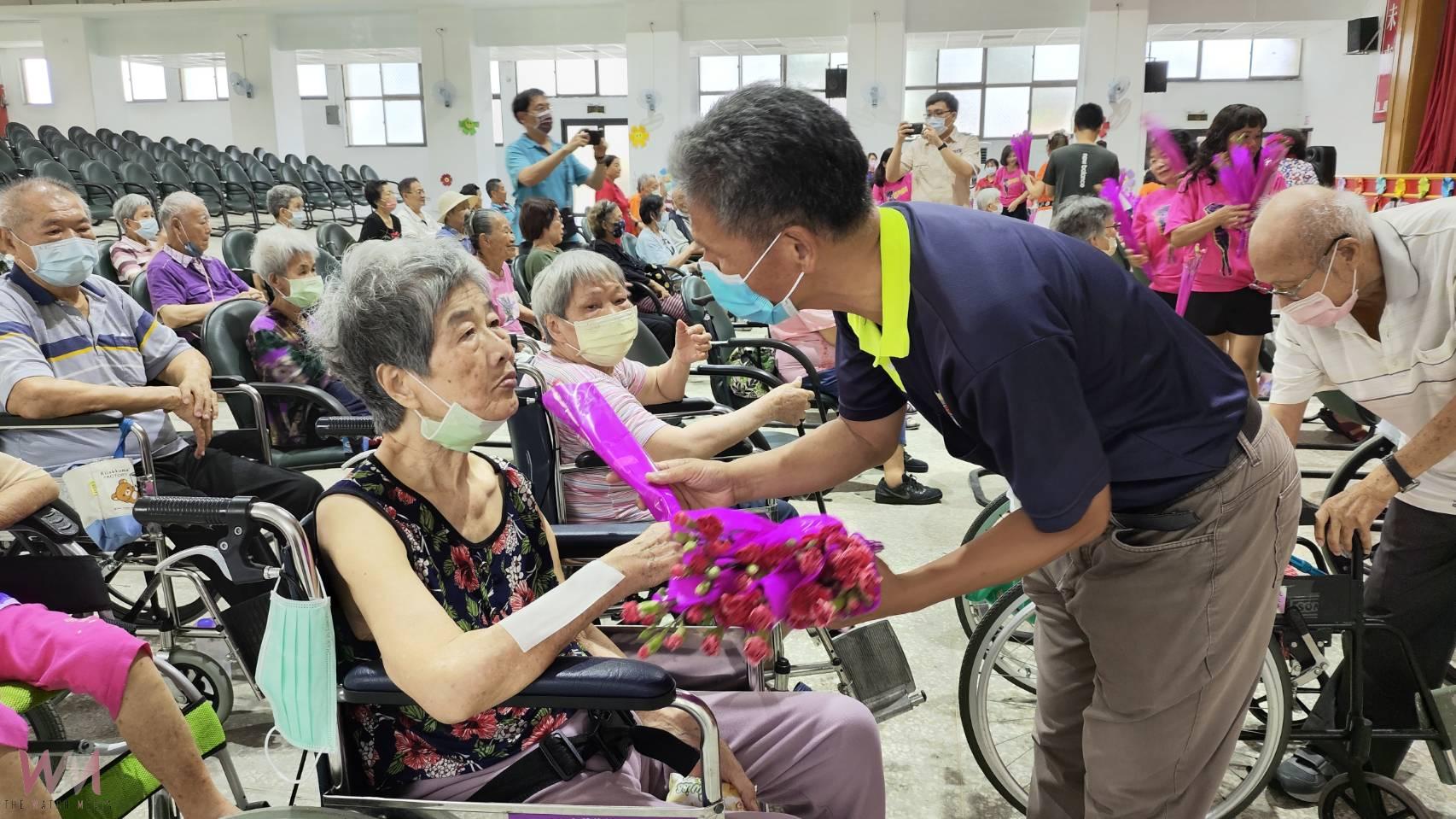 (有影片)/歌舞送暖迎母親節 青溪婦女協會攜手音樂團體榮家傳遞關愛 - https://www.watchmedia01.com