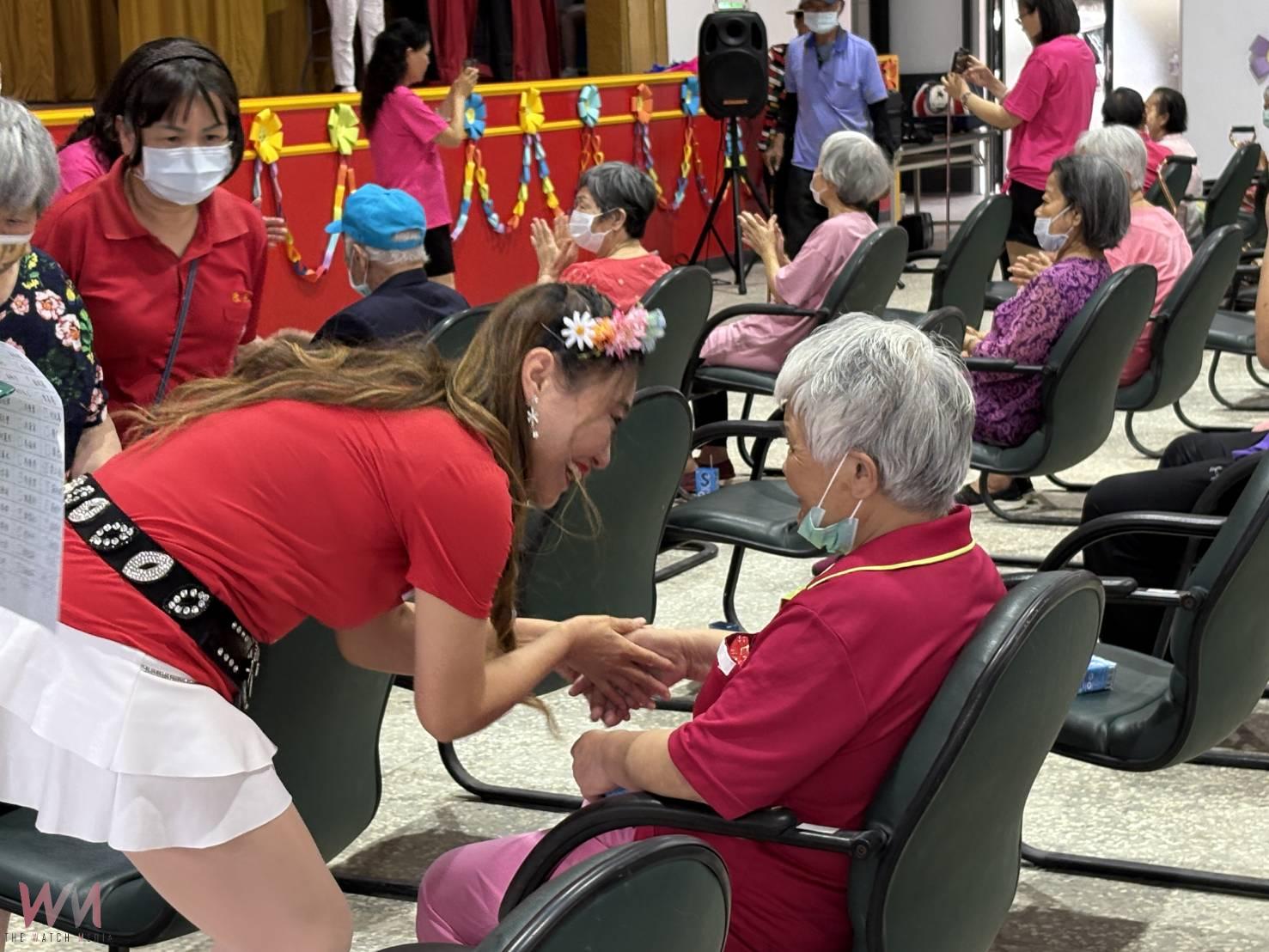 (有影片)/歌舞送暖迎母親節 青溪婦女協會攜手音樂團體榮家傳遞關愛 - https://www.watchmedia01.com