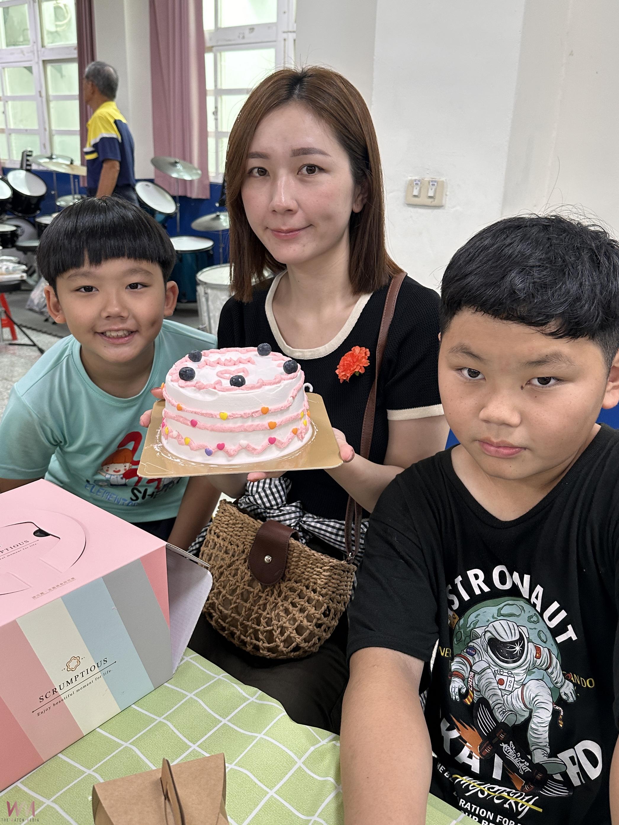 (有影片)/國聖國小舉辦感恩蛋糕DIY活動 親子攜手迎接母親節溫馨時光 - https://www.watchmedia01.com