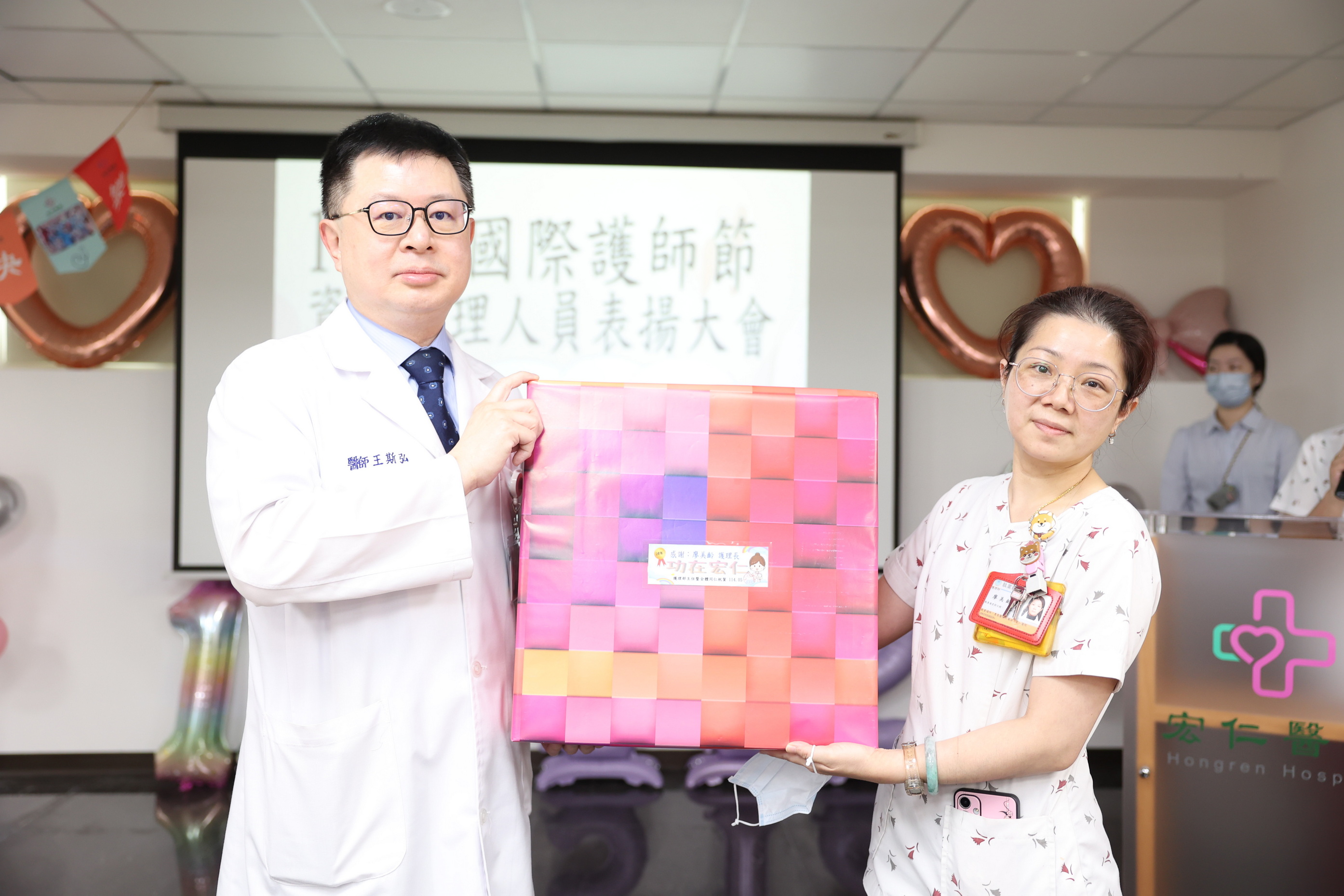 護理人生！宏仁醫院表揚績優護理人員　黃珮鈴分享職涯故事 - https://www.watchmedia01.com