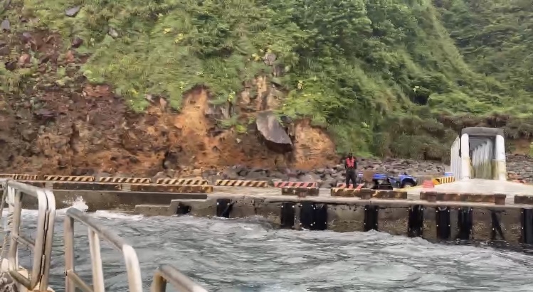 ［快訊］湧浪致使碼頭靠泊安全堪虞  龜山島緊急宣佈封島 - https://www.watchmedia01.com