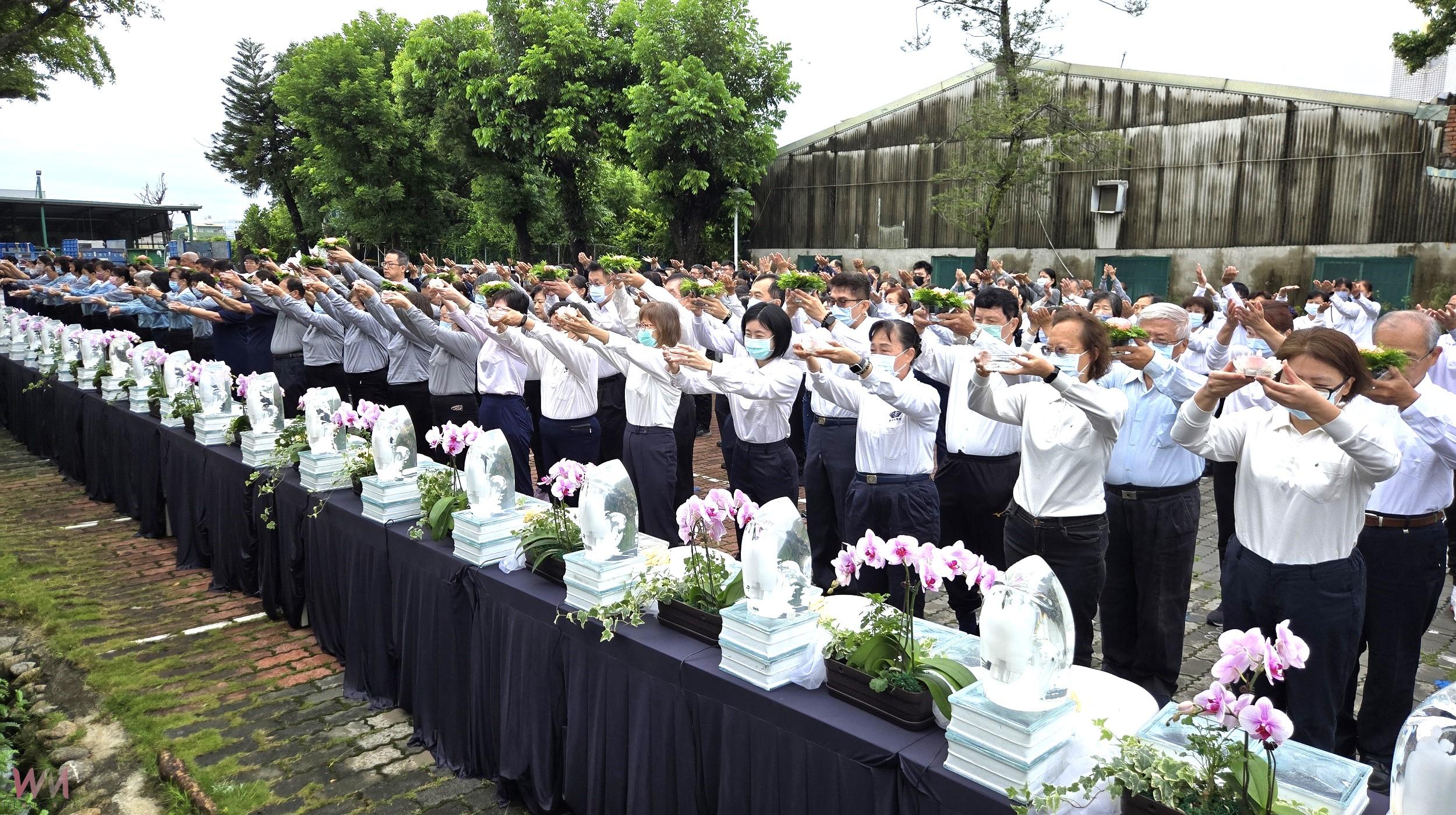 慈濟草屯戶外浴佛 天降甘霖法雨均霑 - https://www.watchmedia01.com