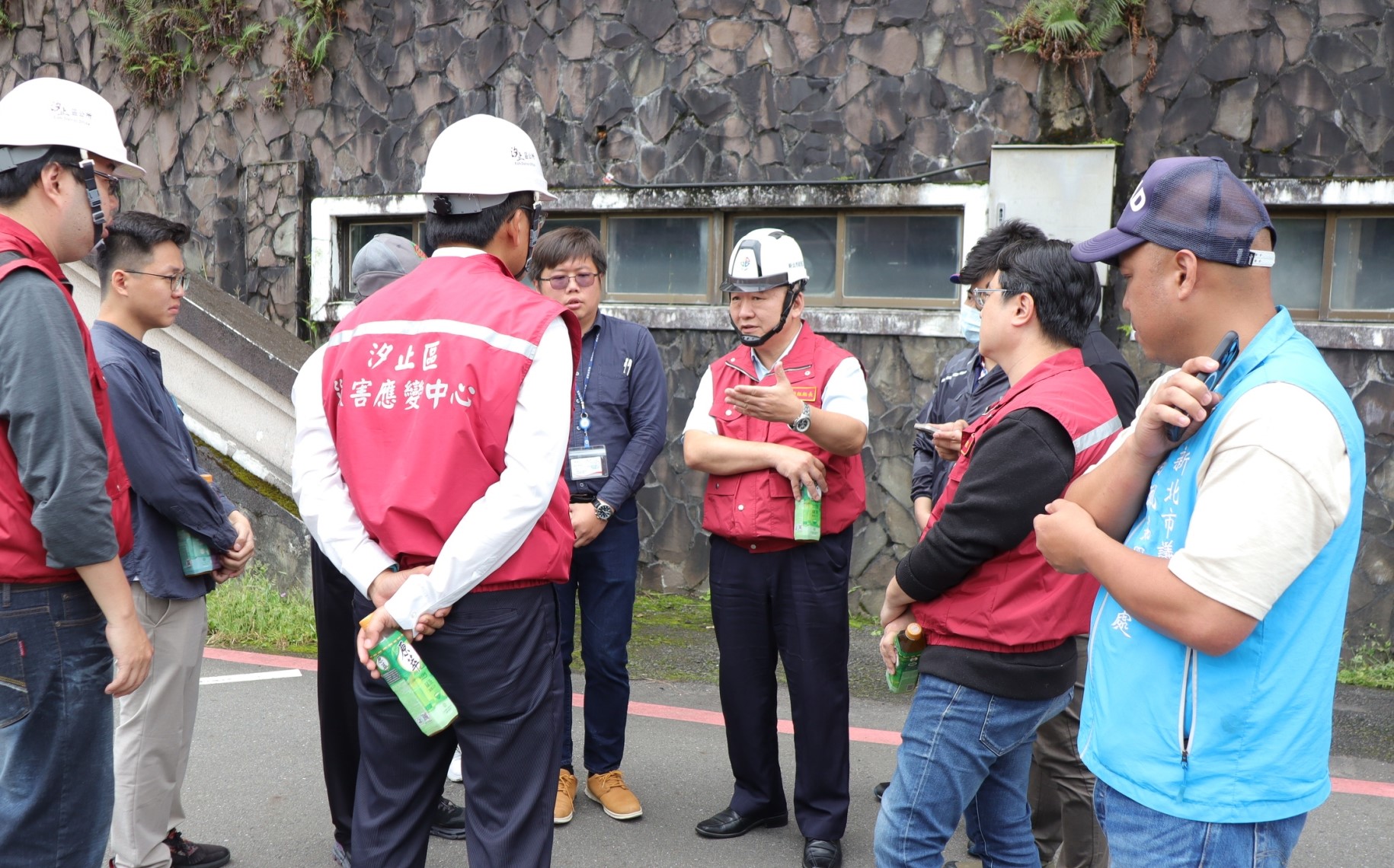 汐止區伯爵街14巷路面塌陷封路 市府全力協助修復確保安全 - https://www.watchmedia01.com