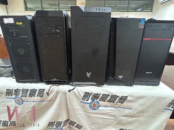 偵破之詐騙機房查扣之電腦。(圖/嘉義地檢署提供)