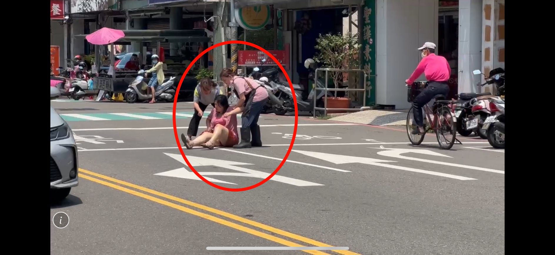(有影片)/違停休旅遭拖吊 彰化婦人百米狂奔攔車慘摔 警方籲勿冒險追車 - https://www.watchmedia01.com