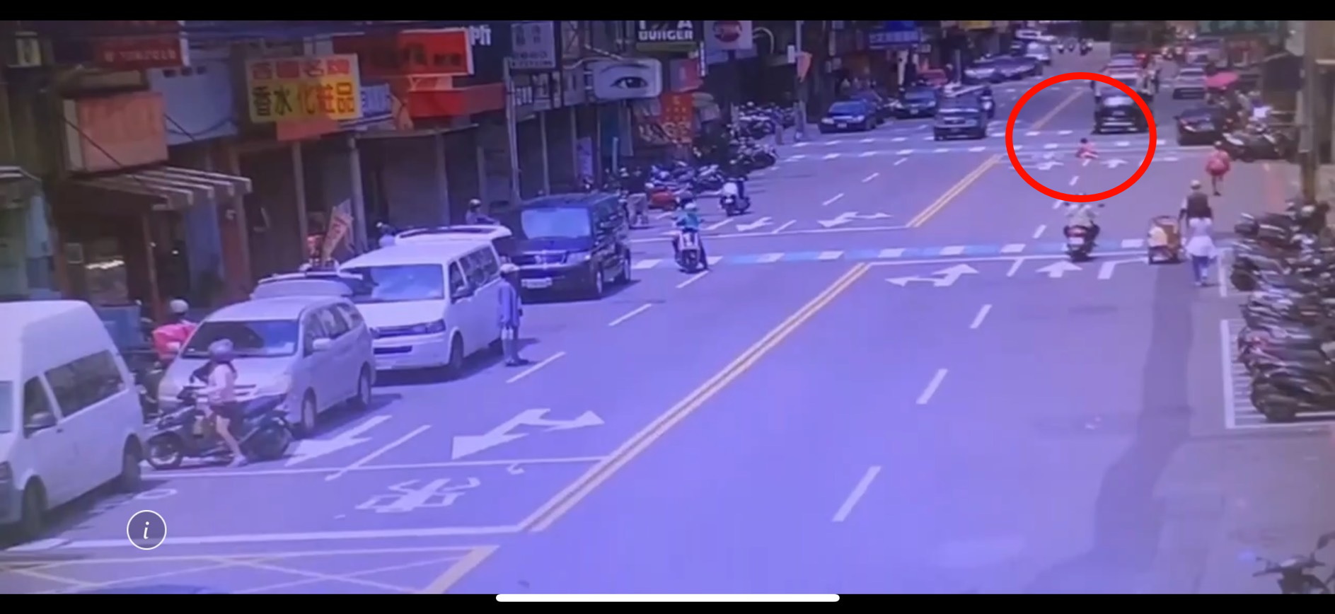 (有影片)/違停休旅遭拖吊 彰化婦人百米狂奔攔車慘摔 警方籲勿冒險追車 - https://www.watchmedia01.com