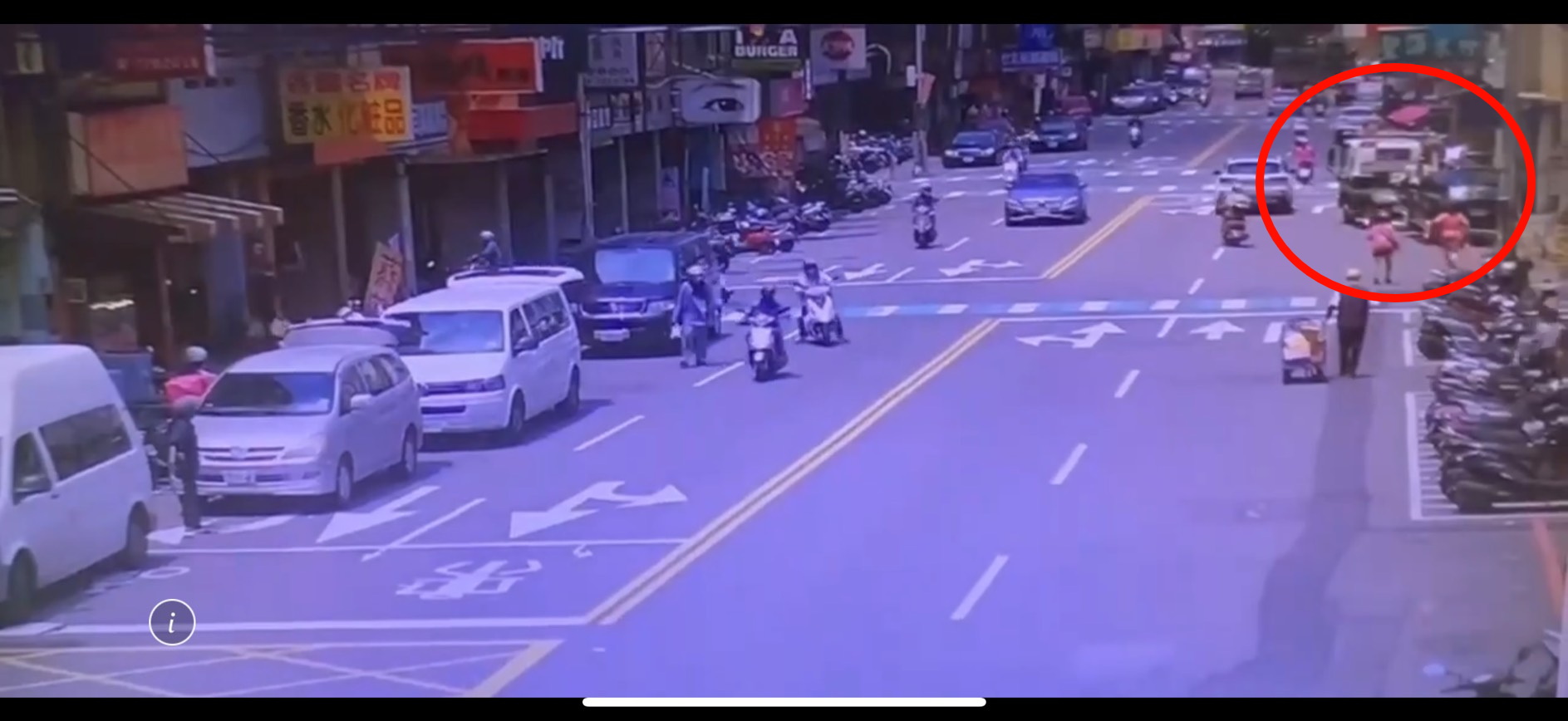 (有影片)/違停休旅遭拖吊 彰化婦人百米狂奔攔車慘摔 警方籲勿冒險追車 - https://www.watchmedia01.com