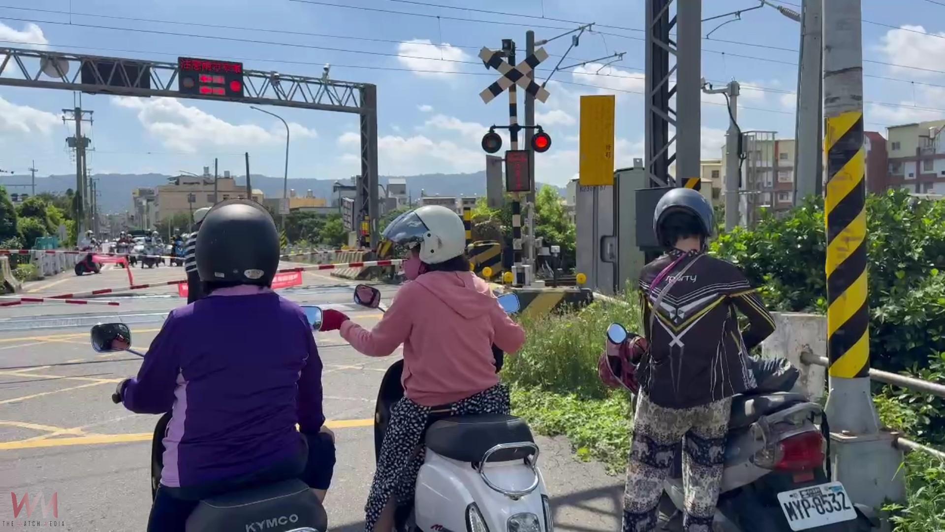 (有影片)/平交道放不開!社頭交通癱瘓 23列列車誤點648分鐘 - https://www.watchmedia01.com