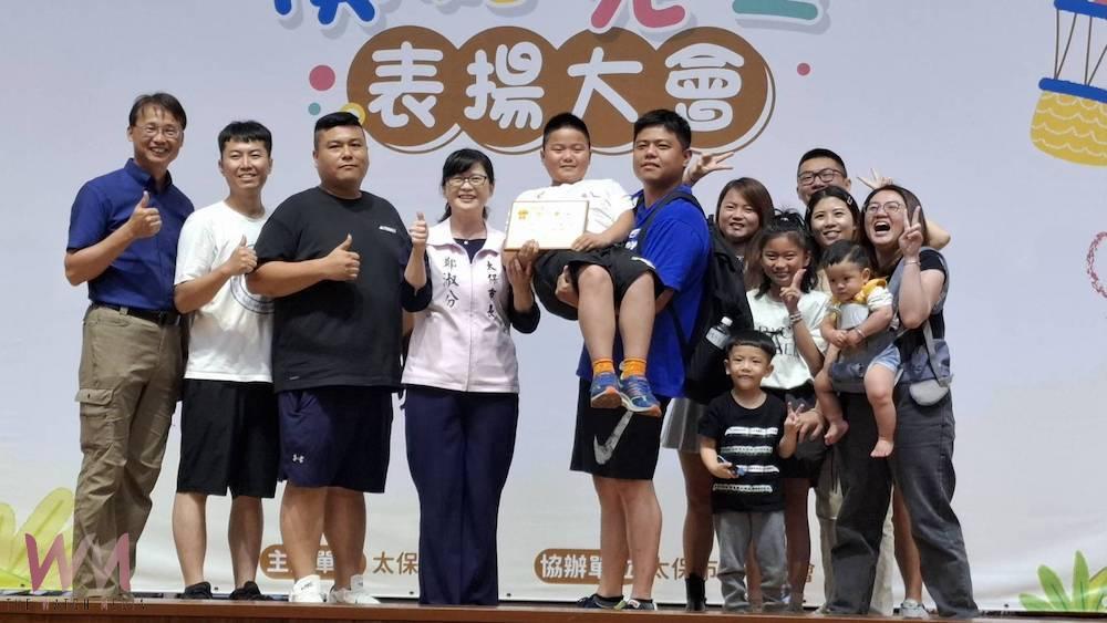 太保市表揚國中小模範兒童　市長鄭淑分：品格與成就並重、市政與教育並行 - https://www.watchmedia01.com