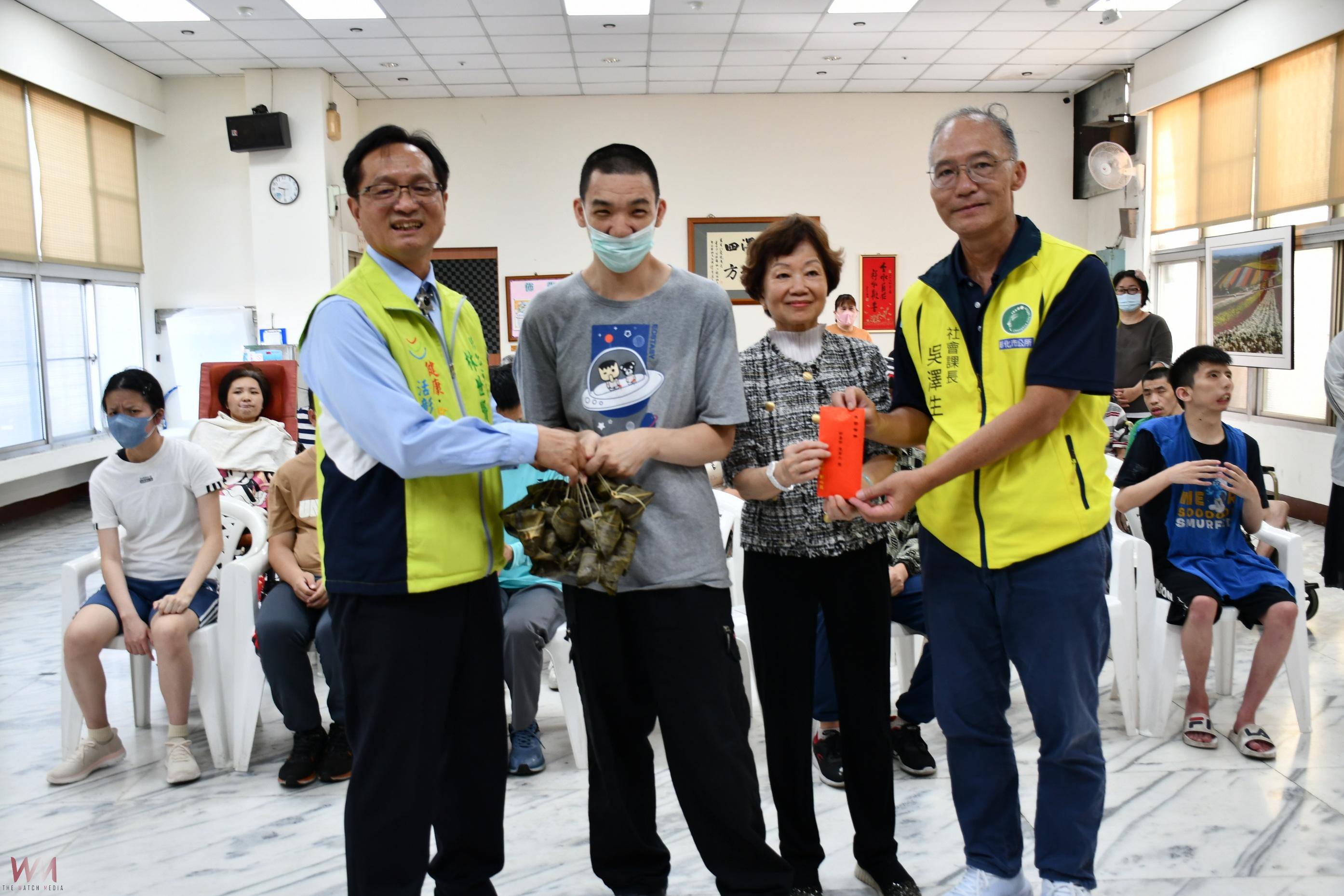 （有影片）／彰化市長端午前夕關懷弱勢　身心障礙院生獲贈肉粽加菜金 - https://www.watchmedia01.com