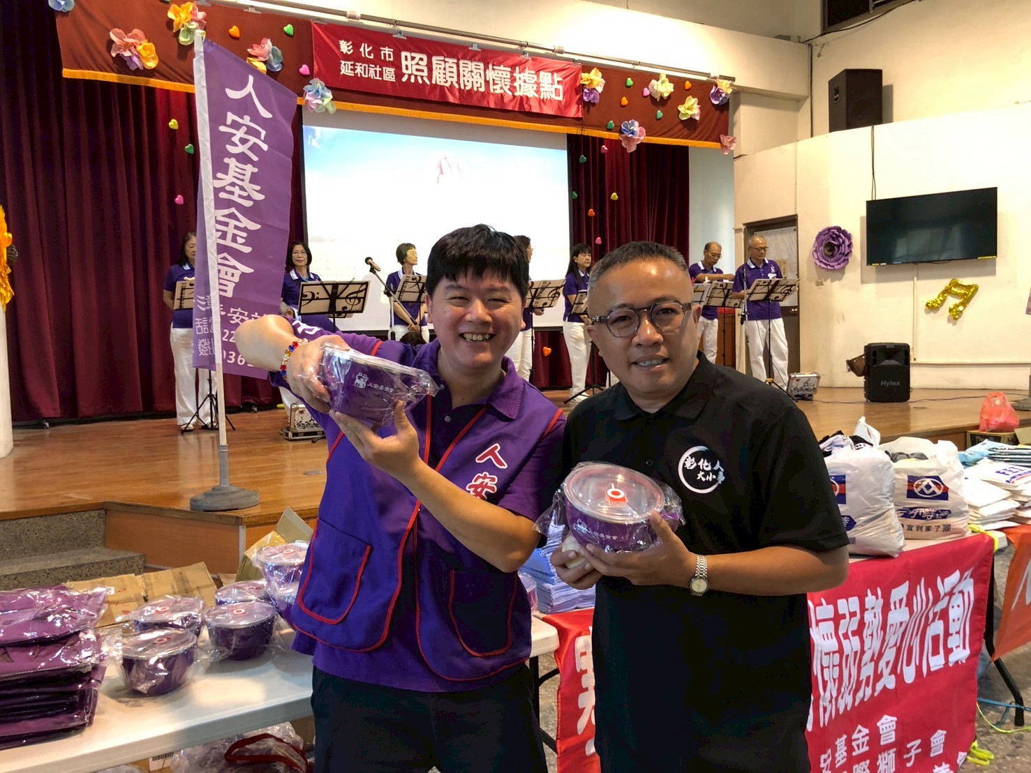 夾粽趣味賽笑聲連連 人安平安站330份粽子送暖寒士 - https://www.watchmedia01.com