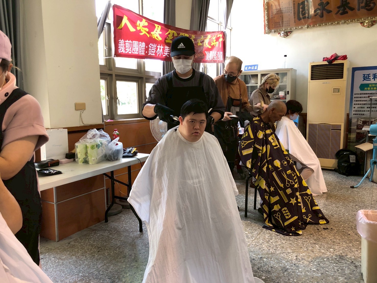 夾粽趣味賽笑聲連連 人安平安站330份粽子送暖寒士 - https://www.watchmedia01.com