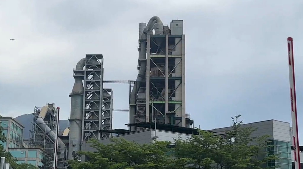(有影片)/台泥花蓮和平廠輸送帶著火 內部火勢影片流出 - https://www.watchmedia01.com