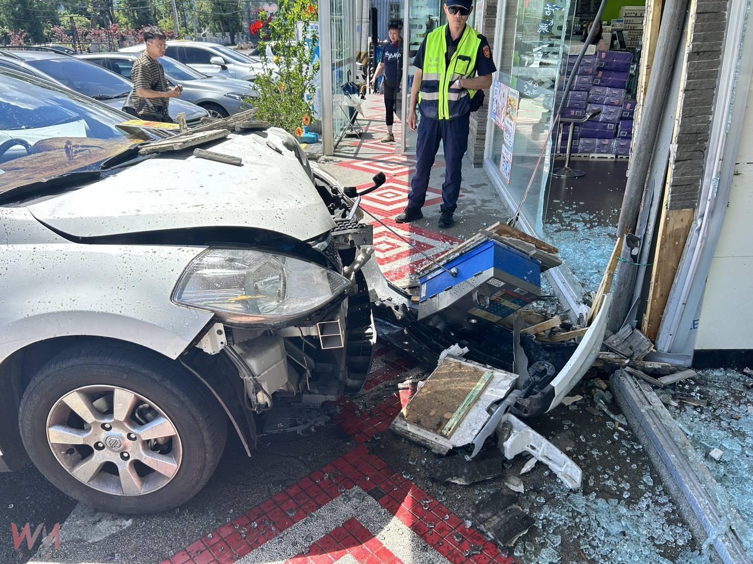 車輛失控衝撞超商仁愛警方呼籲車輛行駛山區下坡時應善用低速檔 - https://www.watchmedia01.com