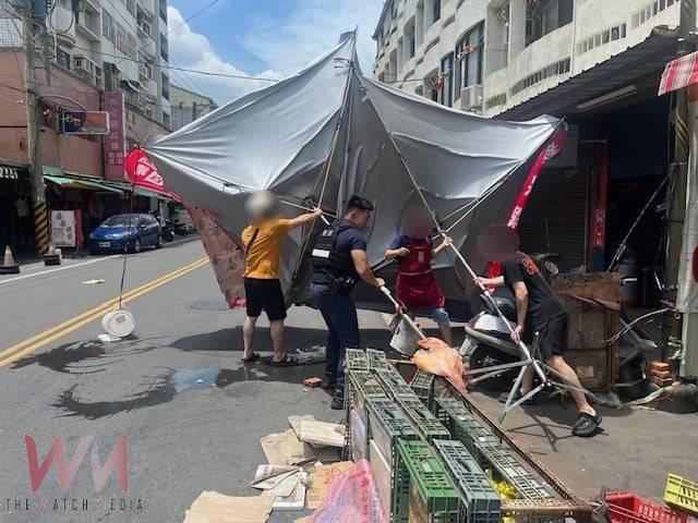 虎尾警及時排除倒塌遮雨棚 守護交通安全獲讚揚 - https://www.watchmedia01.com