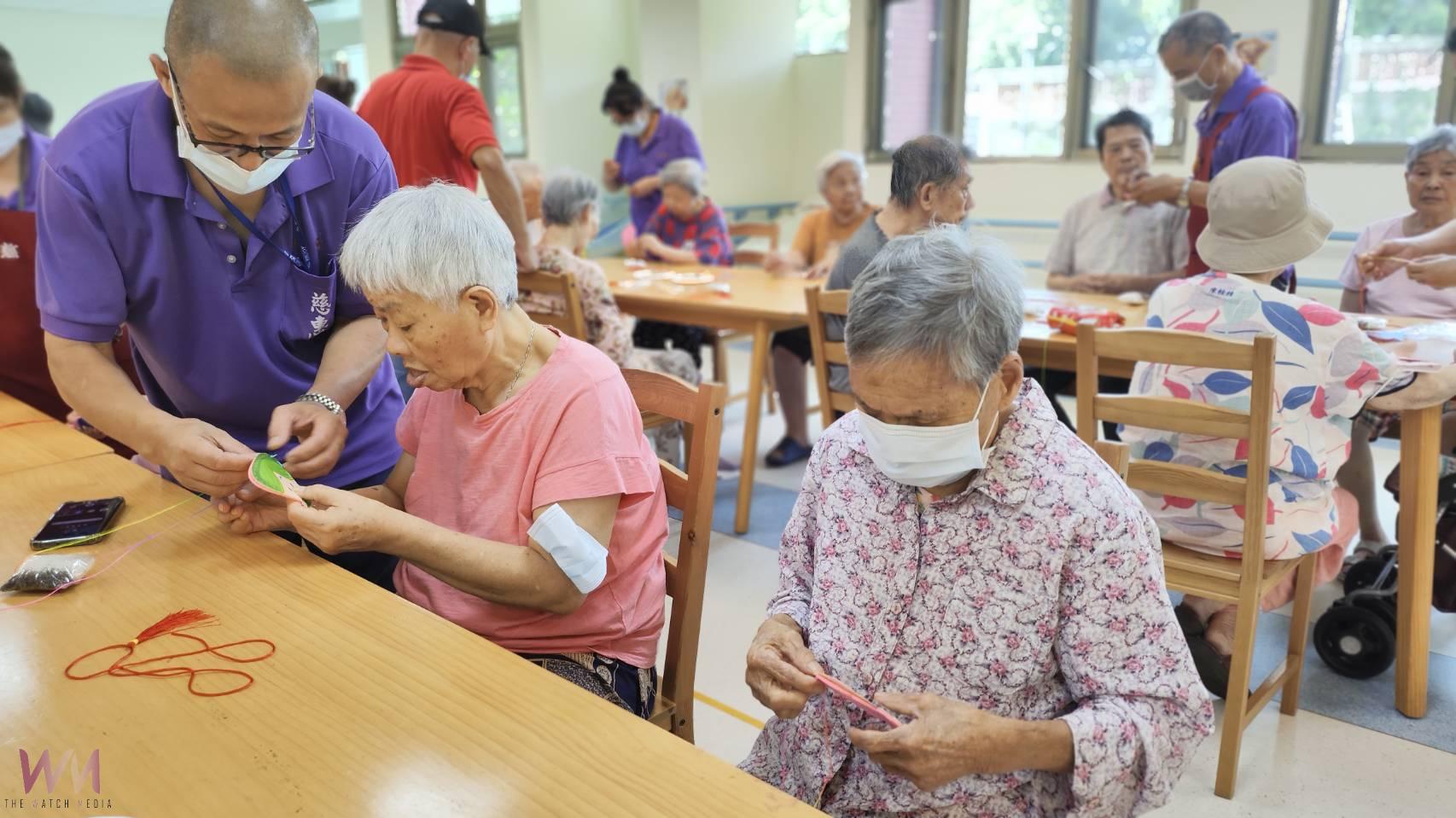 (有影片)/端午前夕 彰化榮家長輩手作香包感受傳統與療癒力 - https://www.watchmedia01.com