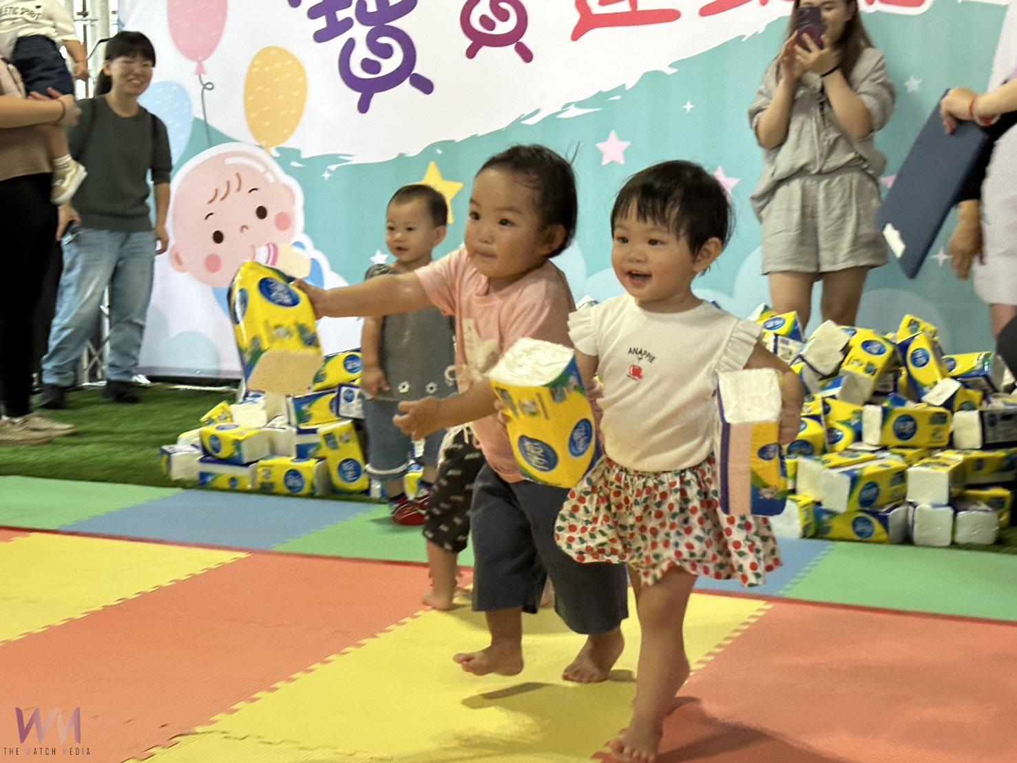（有影片）／芬園鄉長盃寶寶運動會登場　百組親子齊聚古蹟歡笑聲不斷 - https://www.watchmedia01.com