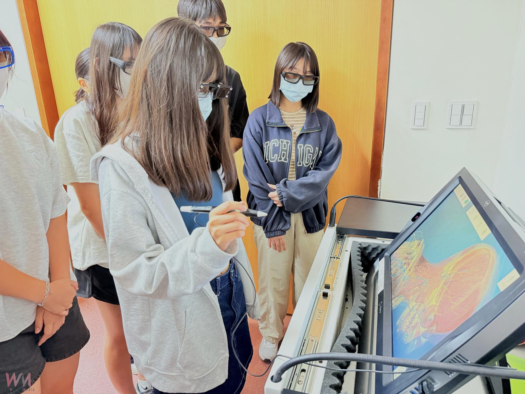 中山醫大生物科技研習營　引領高中生走入臨床、人文與解剖現場 - https://www.watchmedia01.com