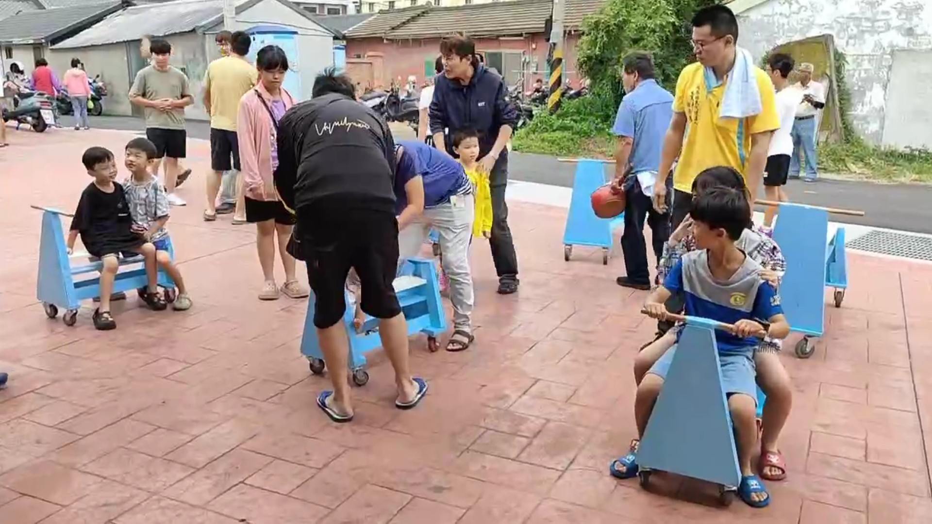 端午不只包粽子！寓埔社區「陸上劃龍舟」趣味開賽歡笑不斷 - https://www.watchmedia01.com
