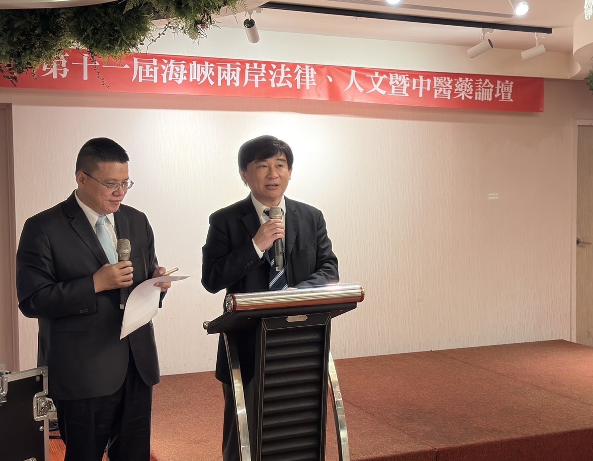 台灣北京大學校友總會創辦人暨理事長張朝凱教授(右)、台灣北京大學校友總會袐書長胡峰賓教授(左)，共同為兩岸學術交流吹起號角。台灣北京大學校友總會/提供