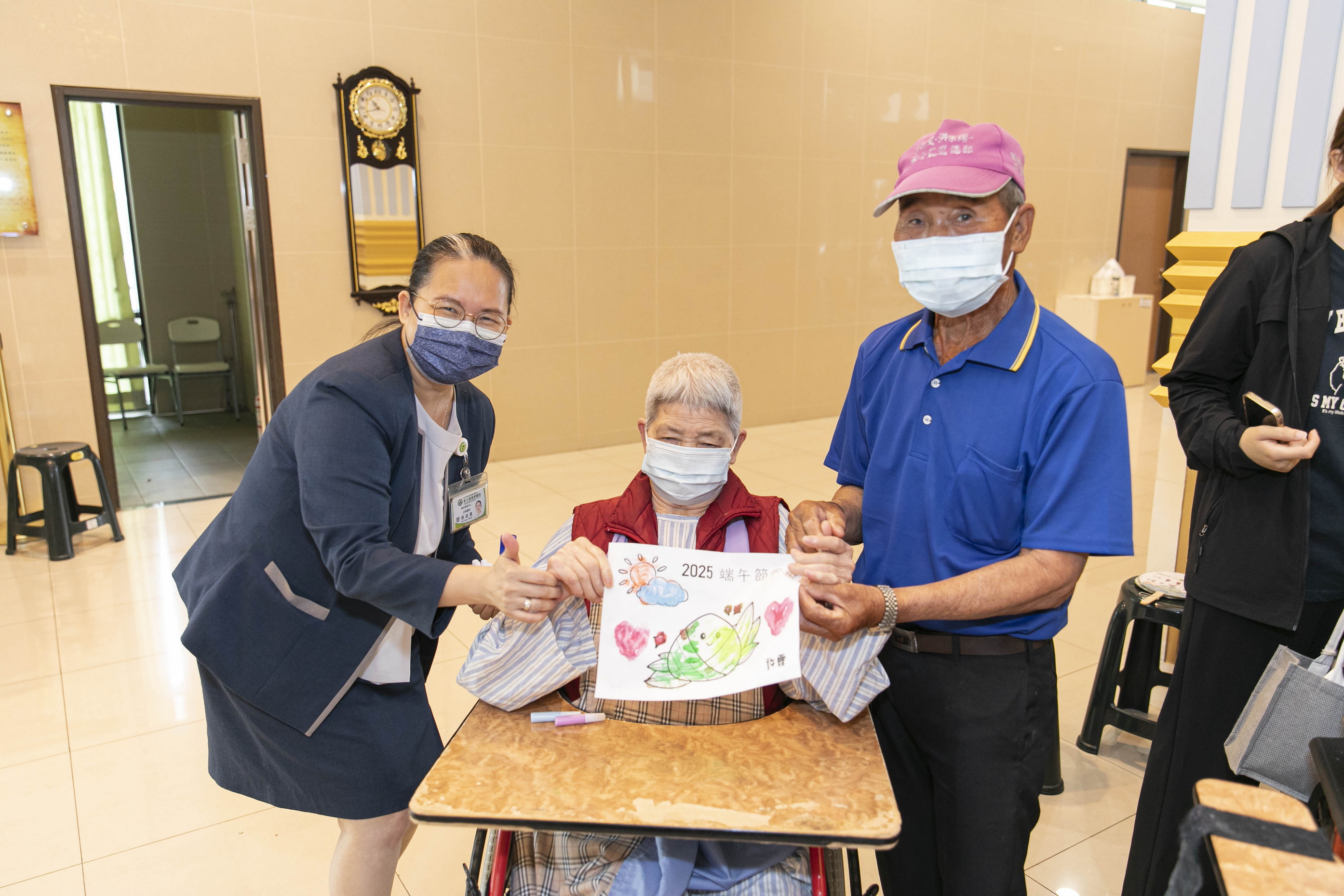 (有影片)/二基護理之家端午節「沙畫畫粽香」活動 長者與家屬共歡笑 - https://www.watchmedia01.com