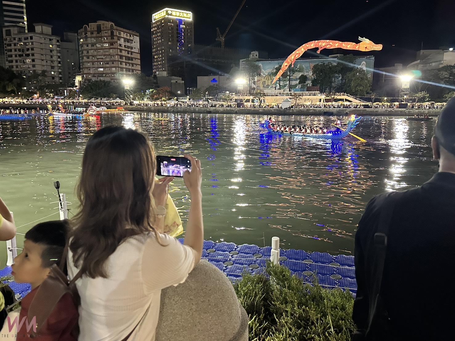 高雄端午夜最美風景!「祥龍燈」飛舞愛河、龍舟賽熱血開戰 - https://www.watchmedia01.com